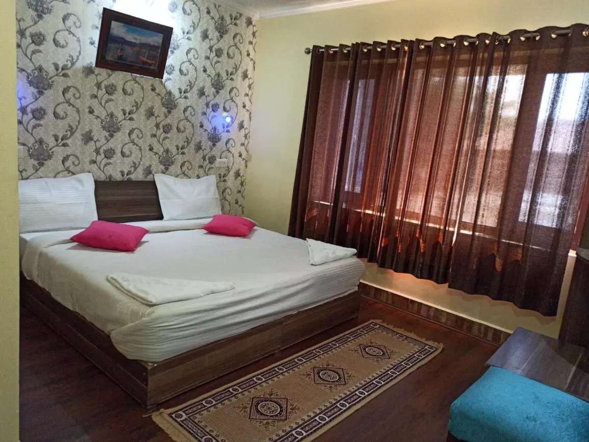 Bedroom, Bed in Hotel curio's All seasons