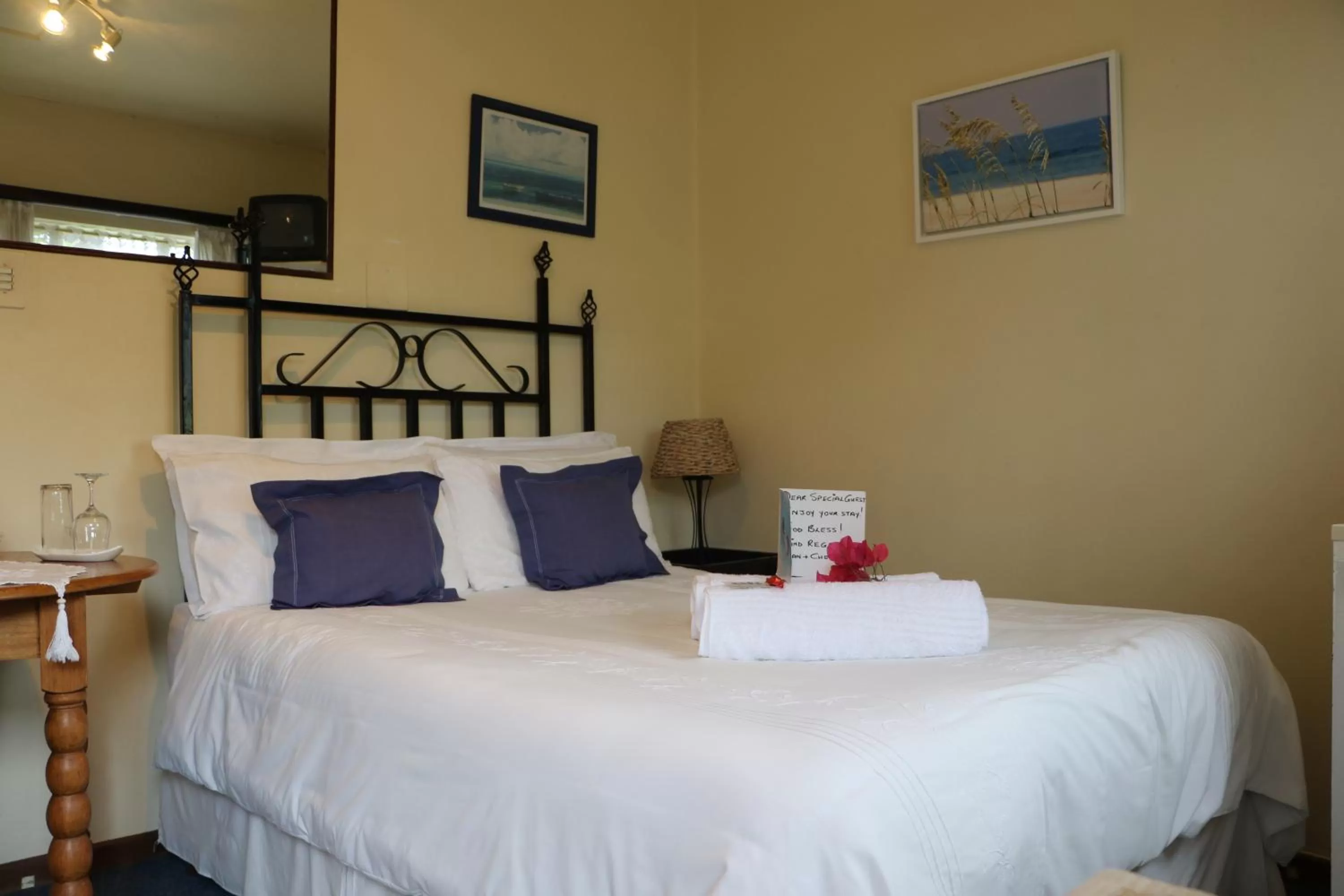 Bed in Forword's River Lodge