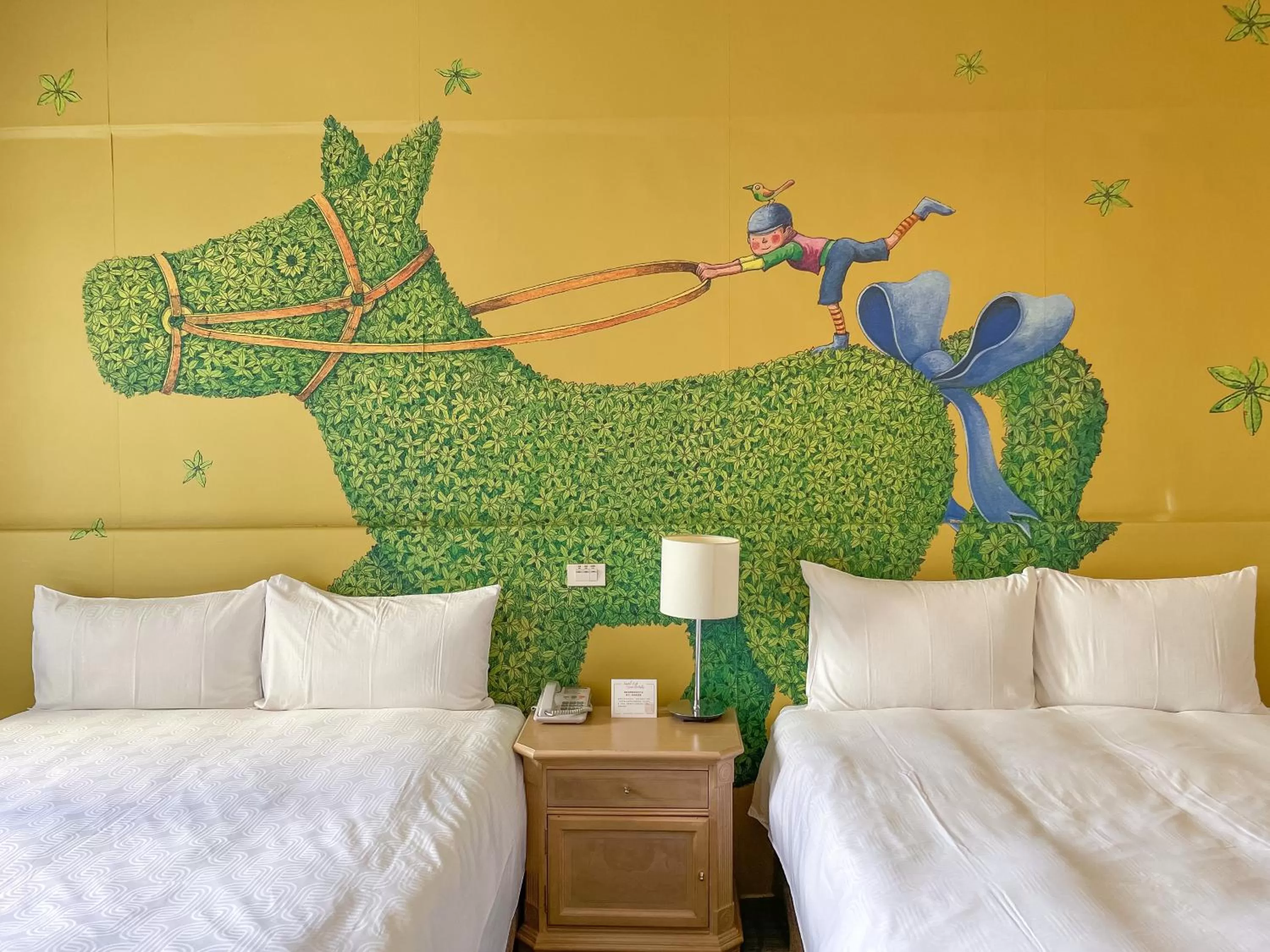 People, Bed in Chateau de Chine Hotel Hualien