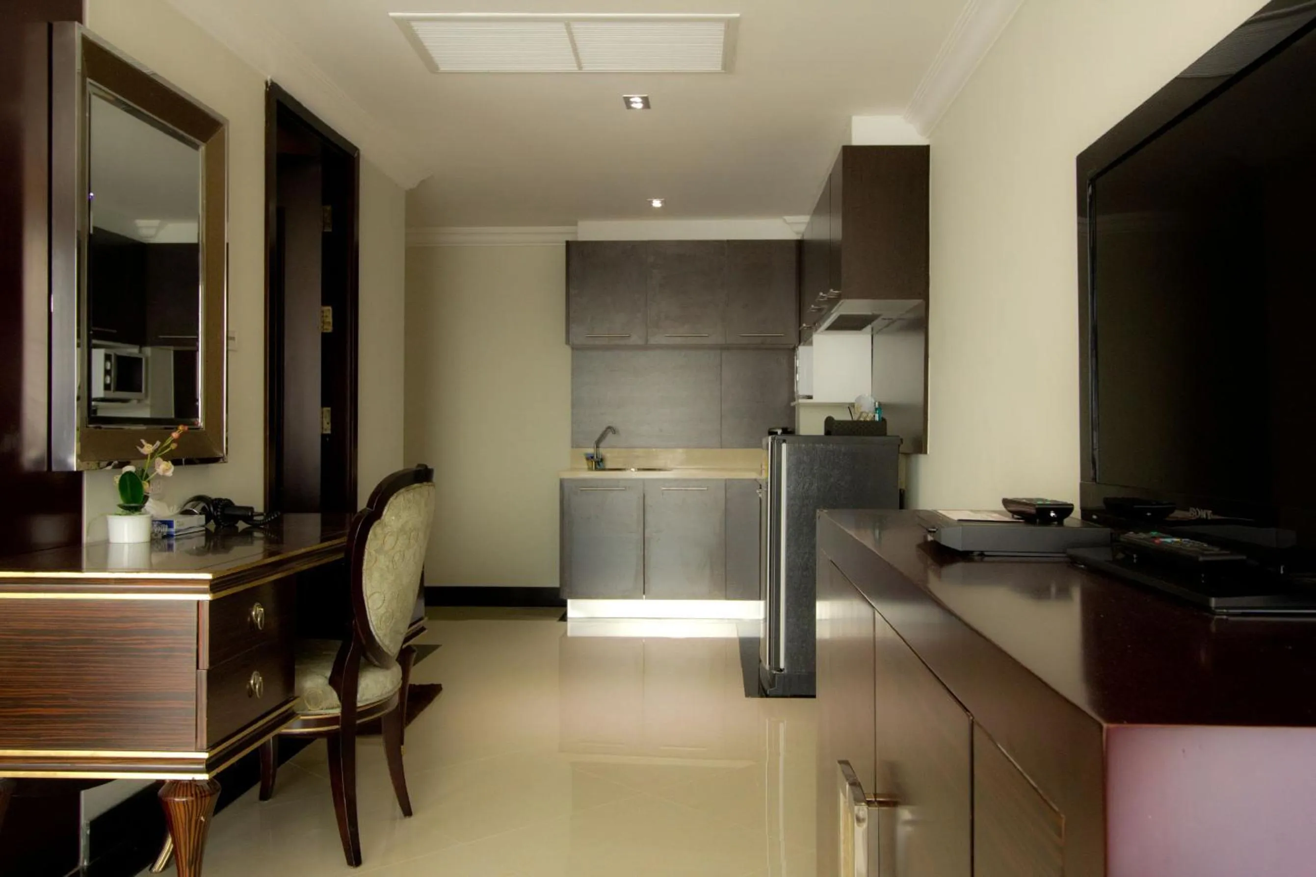 Kitchen or kitchenette in LK Royal Wing