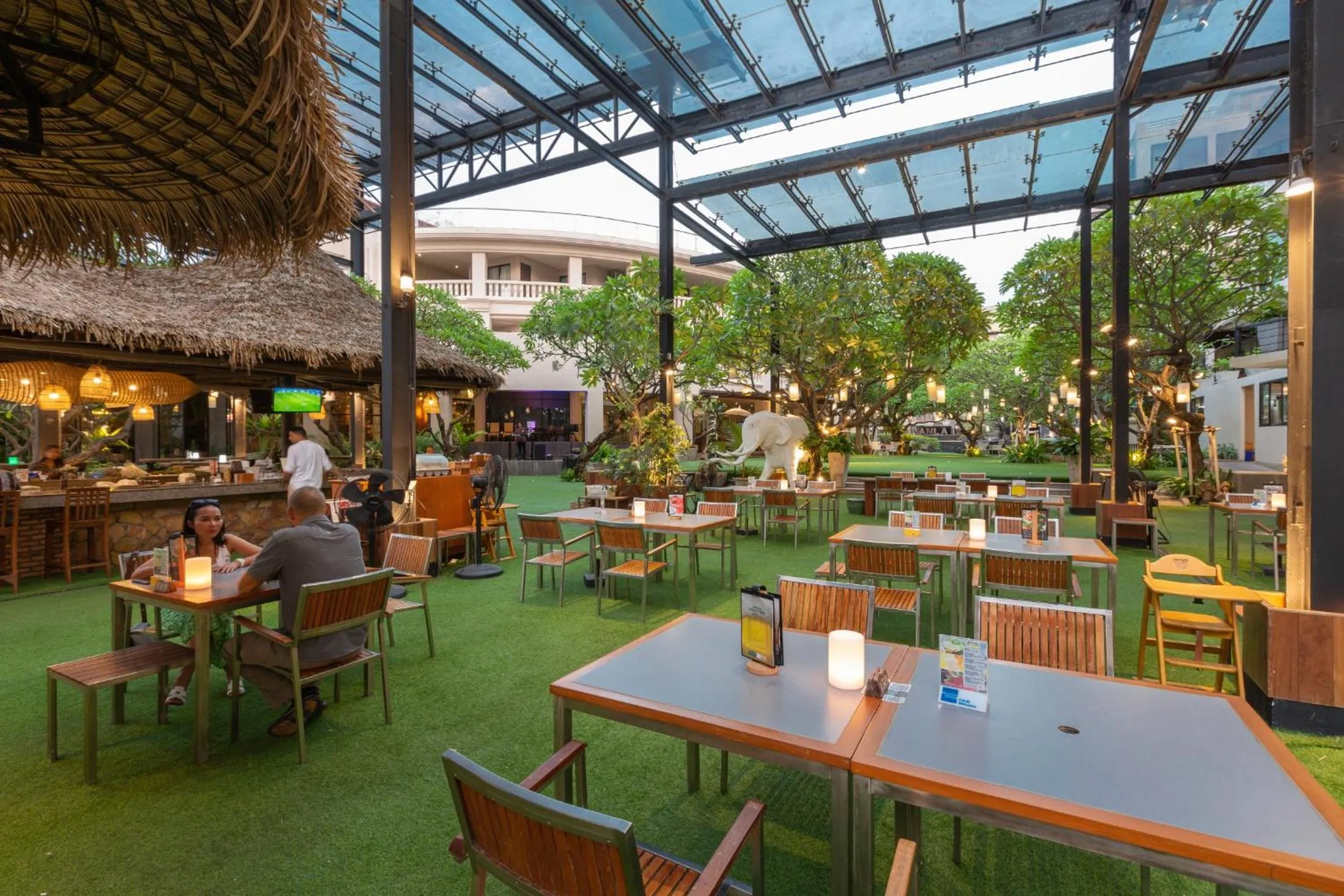 Restaurant/places to eat in Baan Laimai Beach Resort & Spa - SHA Extra Plus