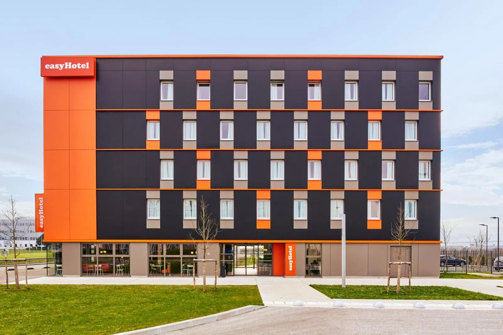 Facade/entrance in easyHotel Paris Charles de Gaulle Villepinte