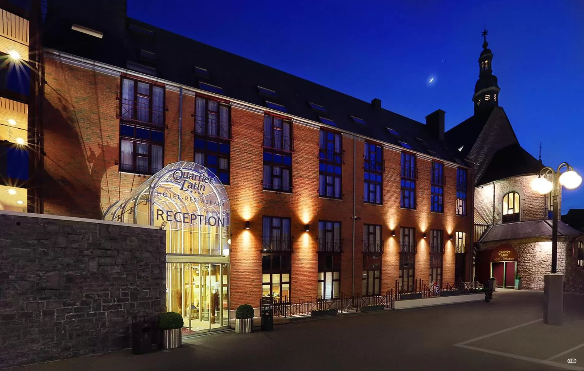 Facade/entrance in Hotel Quartier Latin