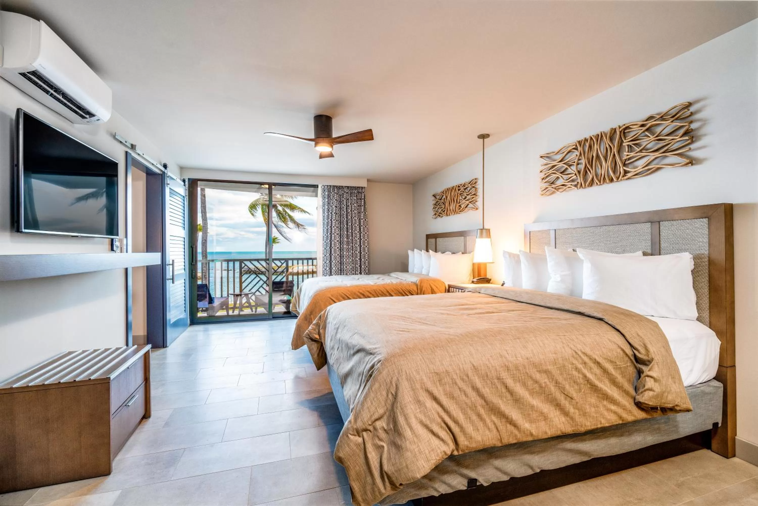 Bedroom, Bed in Chesapeake Beach Resort