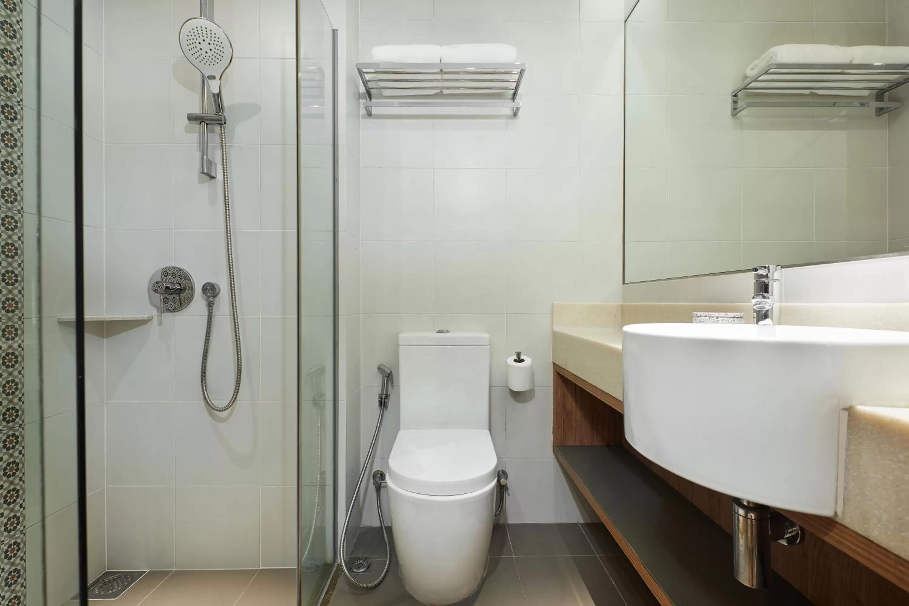 Toilet in Dash Living Rochor