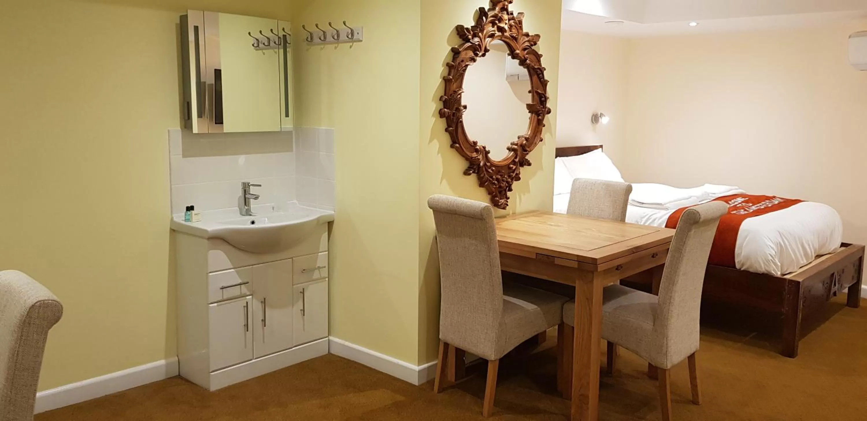 Dining area, Bed in Amsterdam Hotel Brighton Seafront