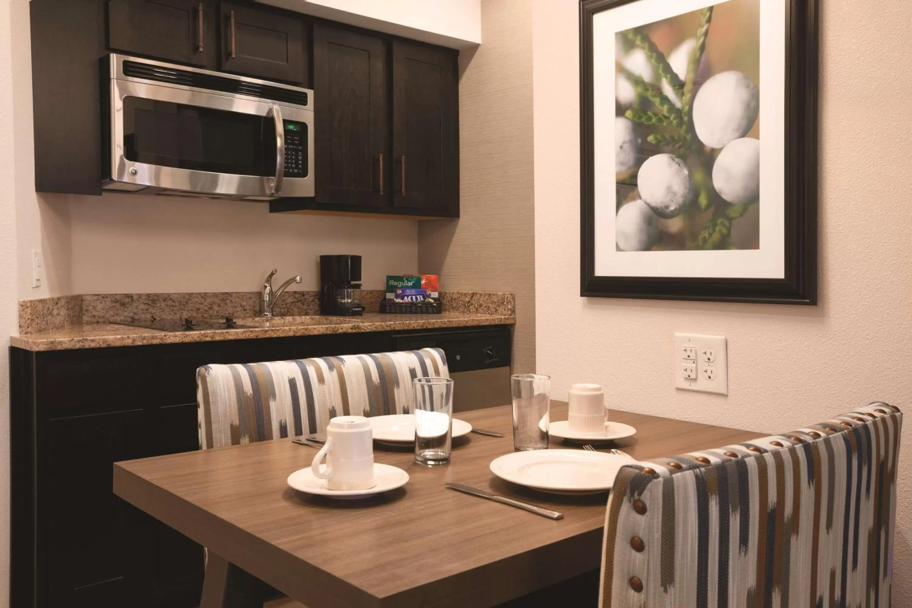 Kitchen or kitchenette in Homewood Suites Tucson St. Philip's Plaza University