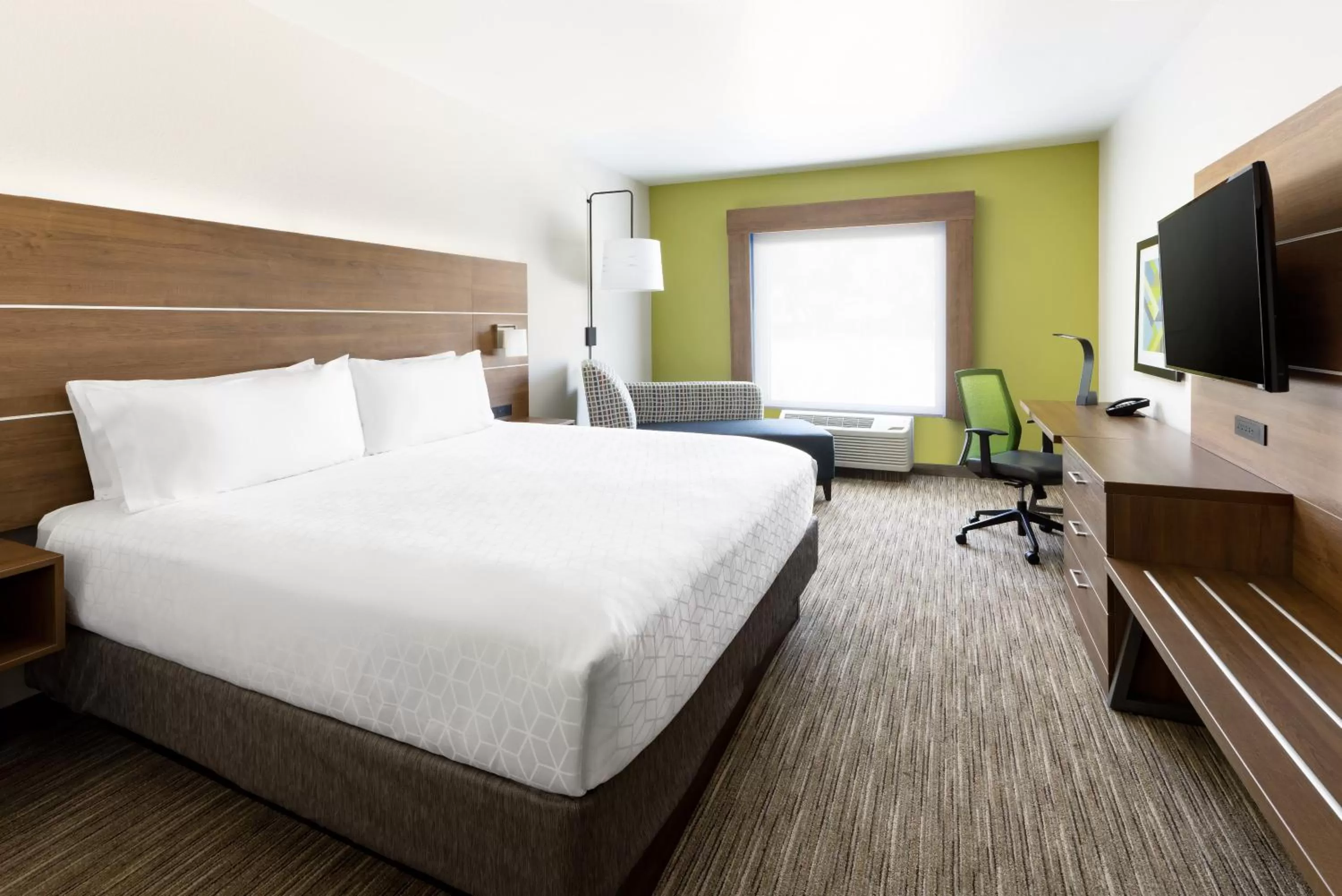 Photo of the whole room in Holiday Inn Express & Suites Oakhurst-Yosemite Park Area by IHG