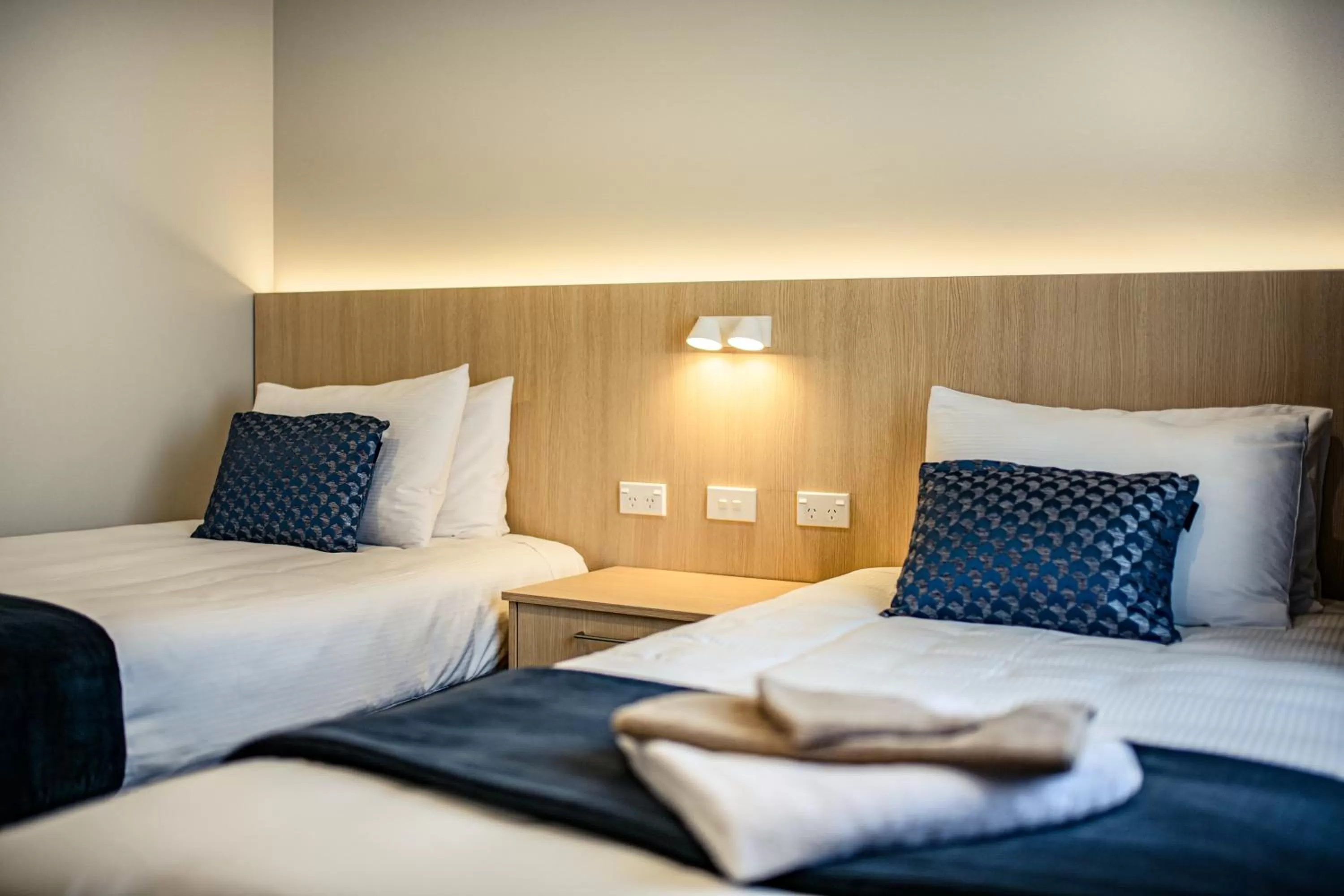 Bedroom, Bed in Takapuna International Motor Lodge