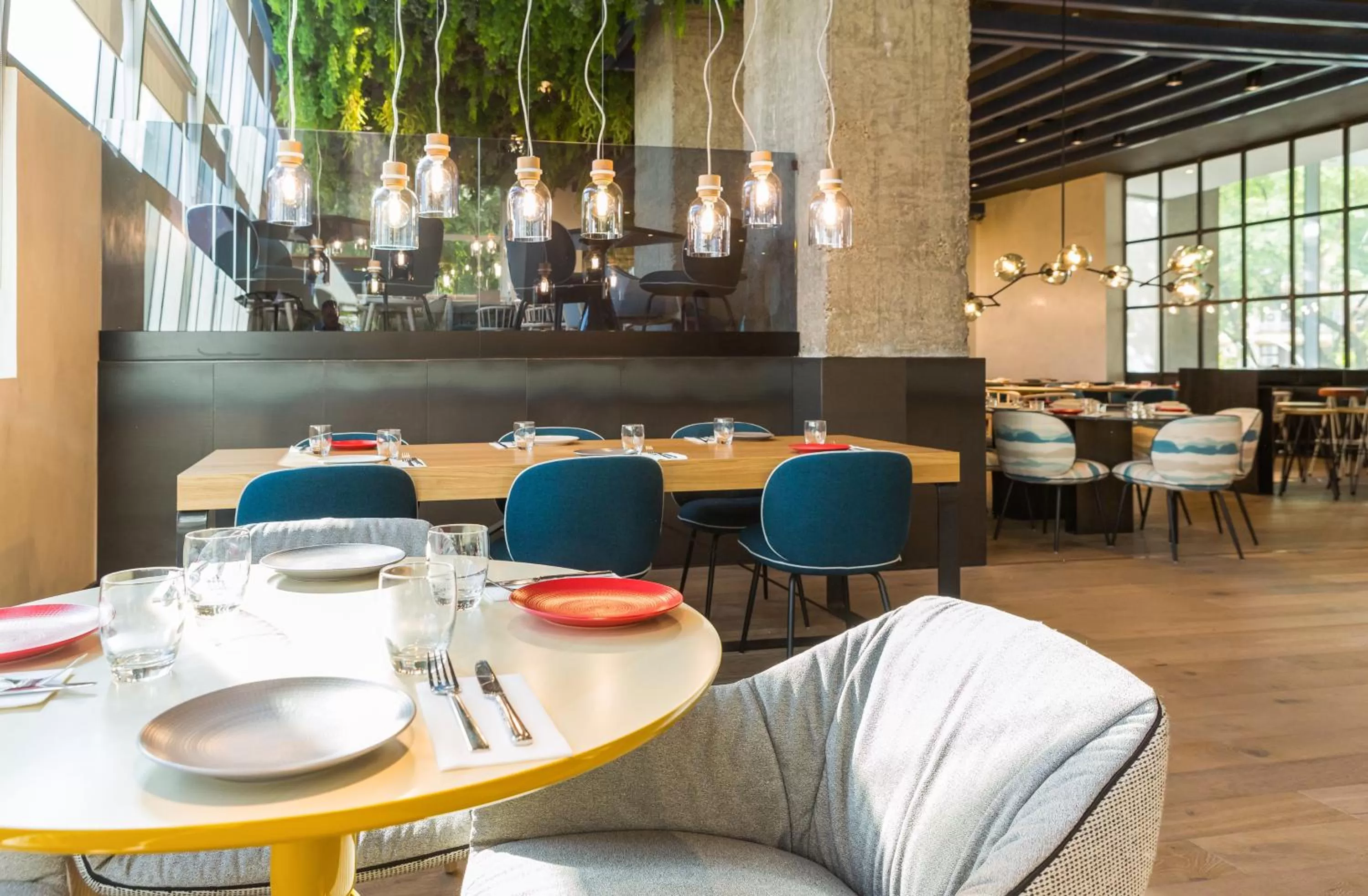 Restaurant/places to eat in Novotel Sevilla