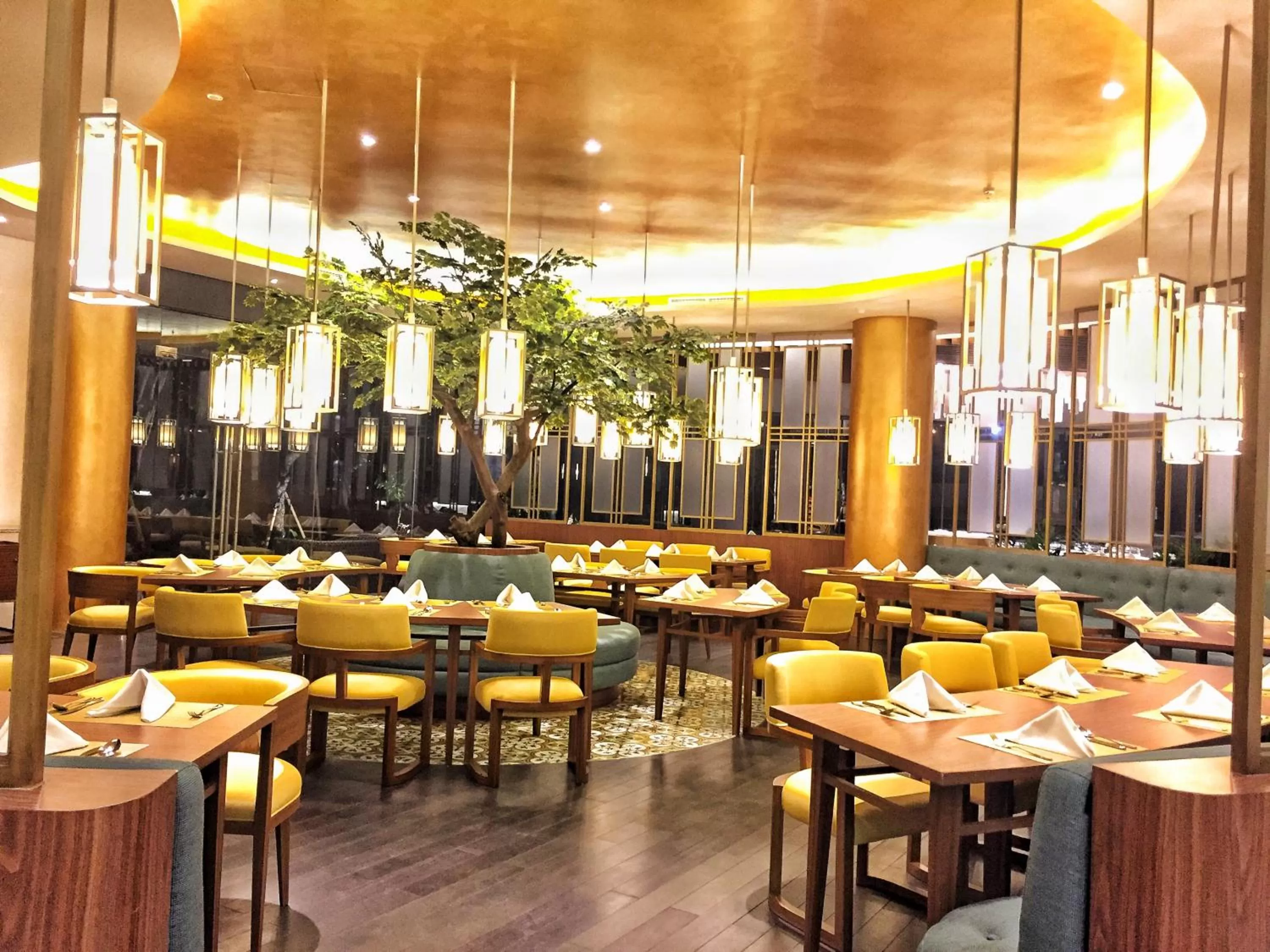 Restaurant/places to eat in Grand Soll Marina Hotel