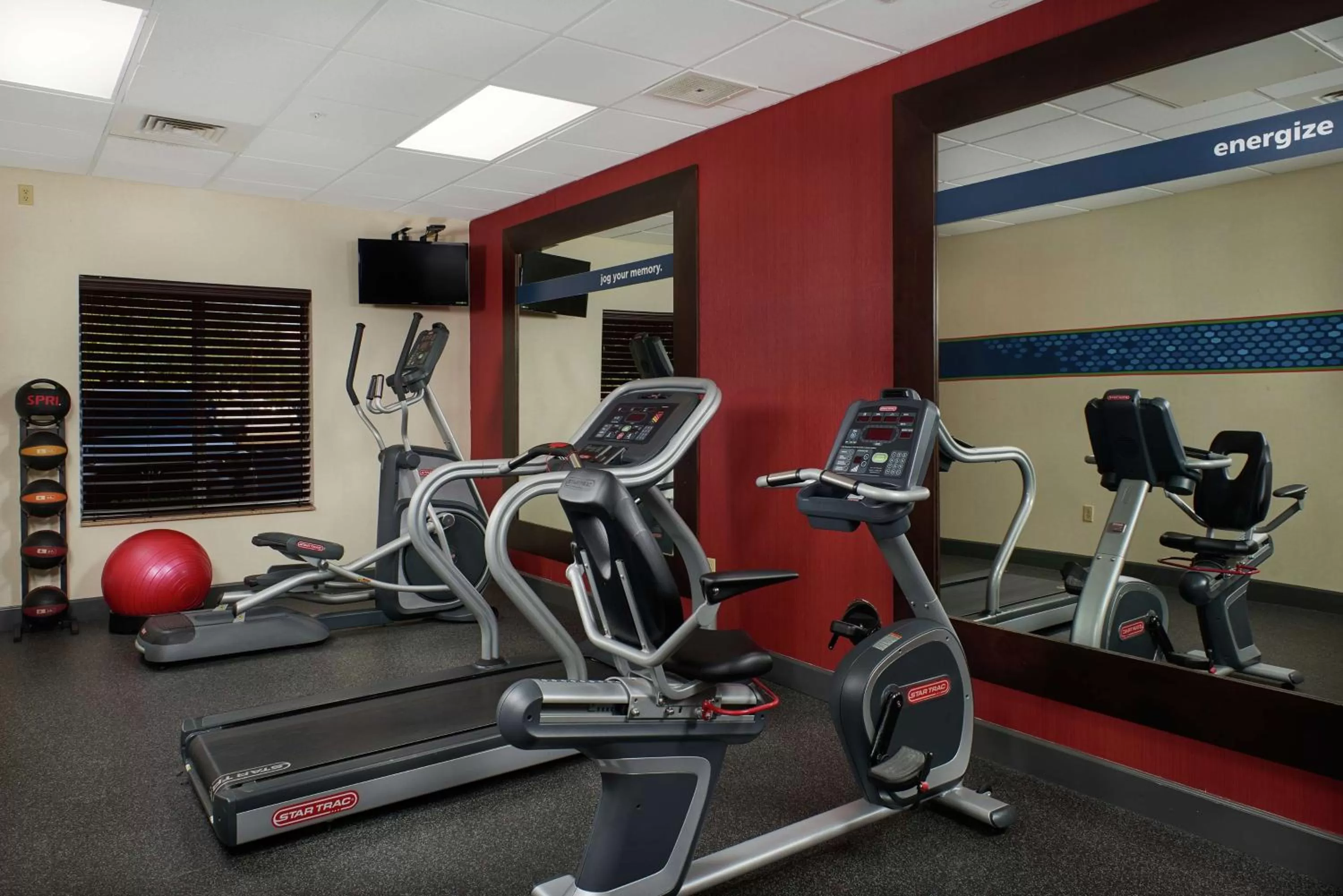 Fitness centre/facilities in Hampton Inn & Suites Phoenix-Surprise