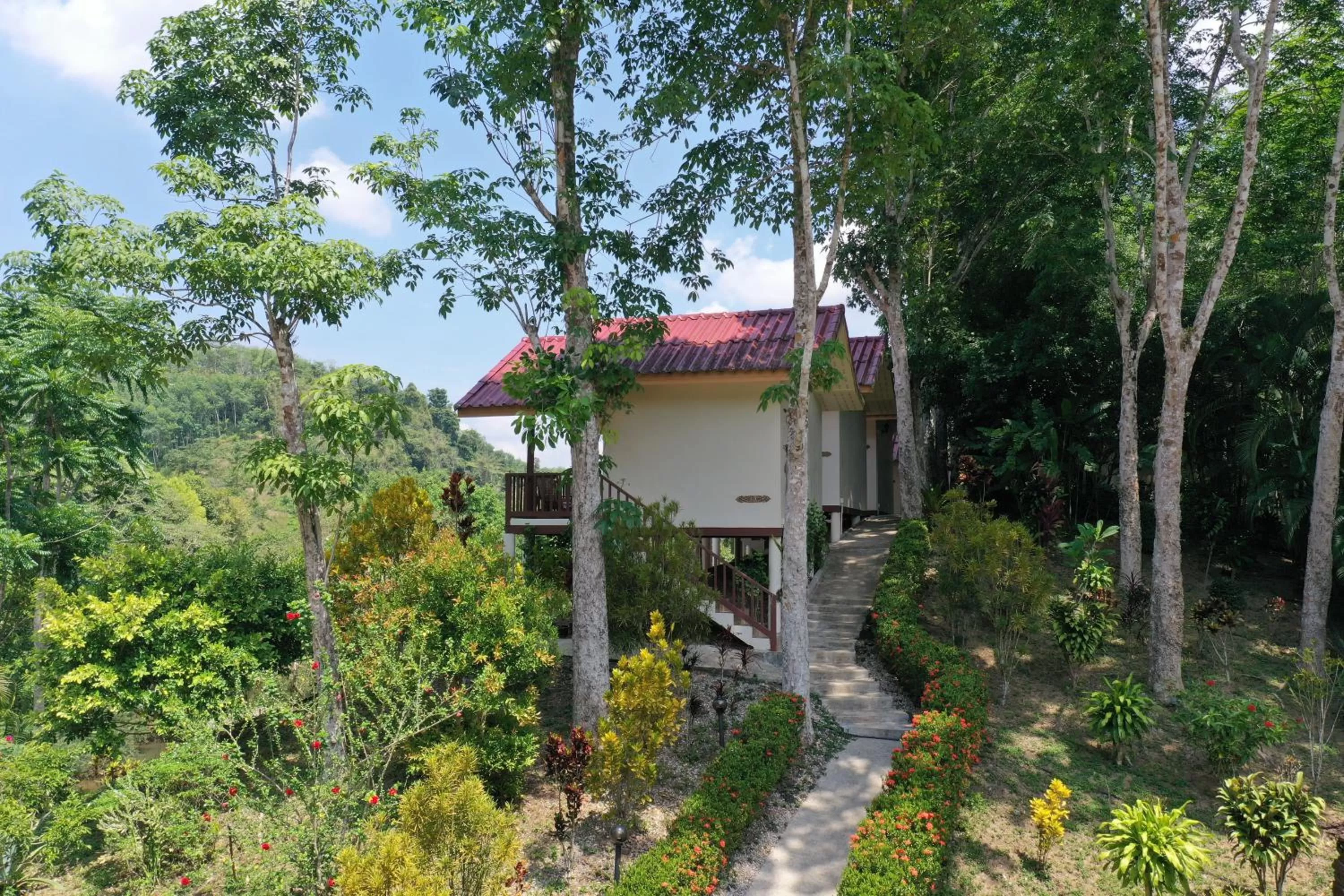 Property building in Khao Sok River Home Resort