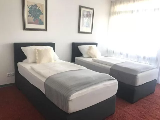 Photo of the whole room, Bed in Gästehaus beim Prinz