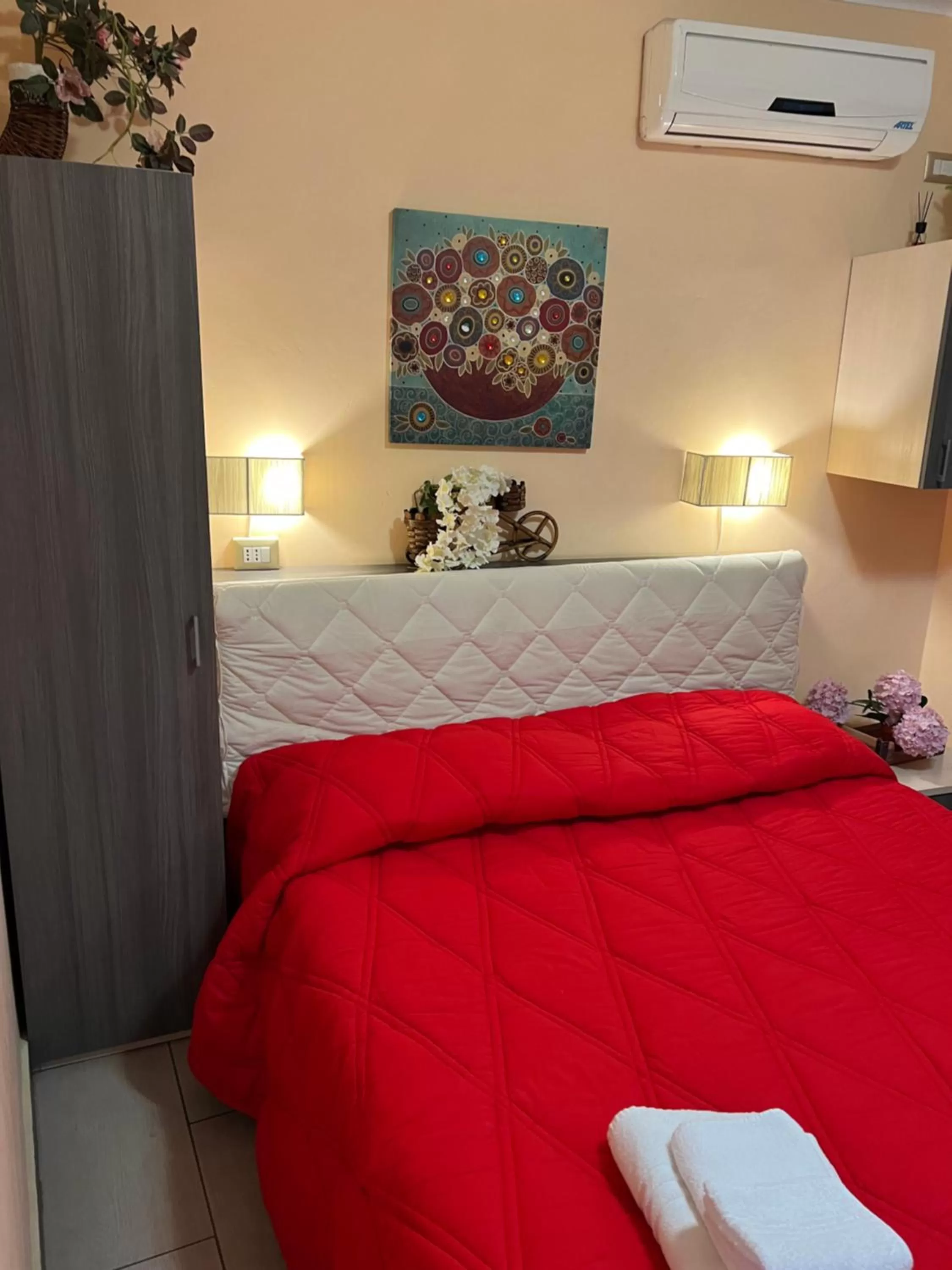 Photo of the whole room, Bed in Golden Dreams B&B