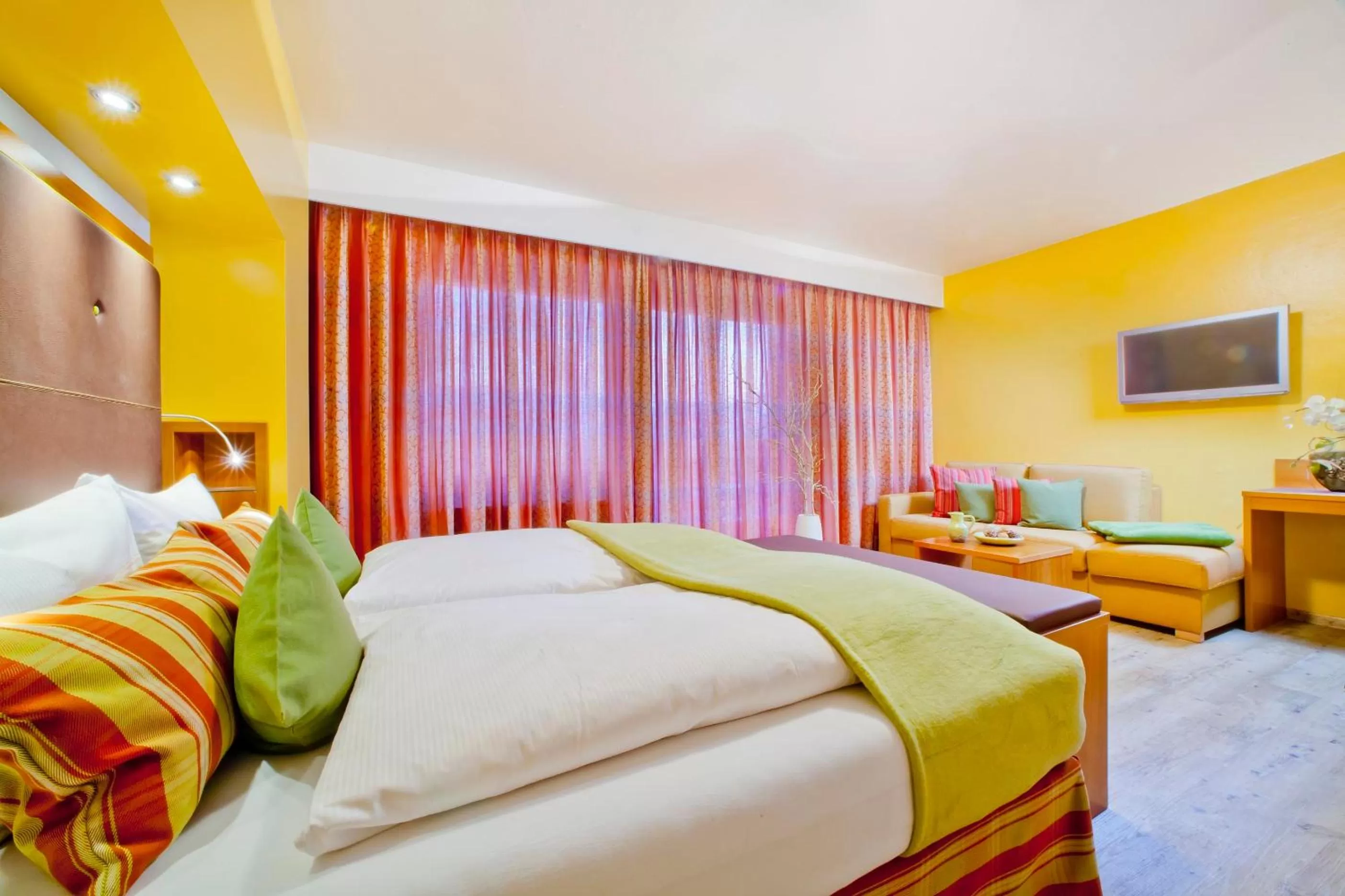 Photo of the whole room, Bed in Altstadt-Hotel Zum Hechten