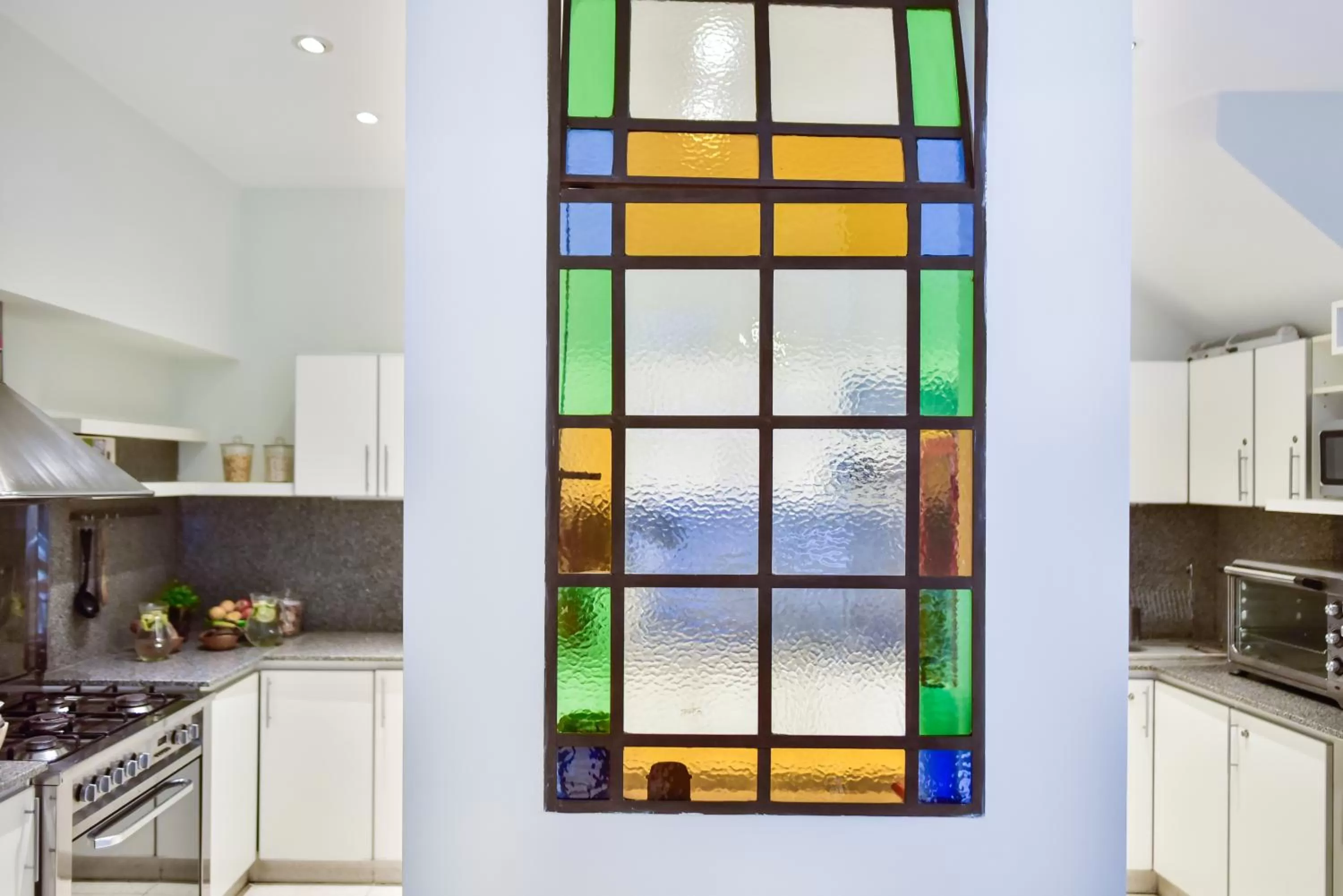 Communal kitchen, Kitchen/Kitchenette in Casa Caravan - Plant Based Concept House