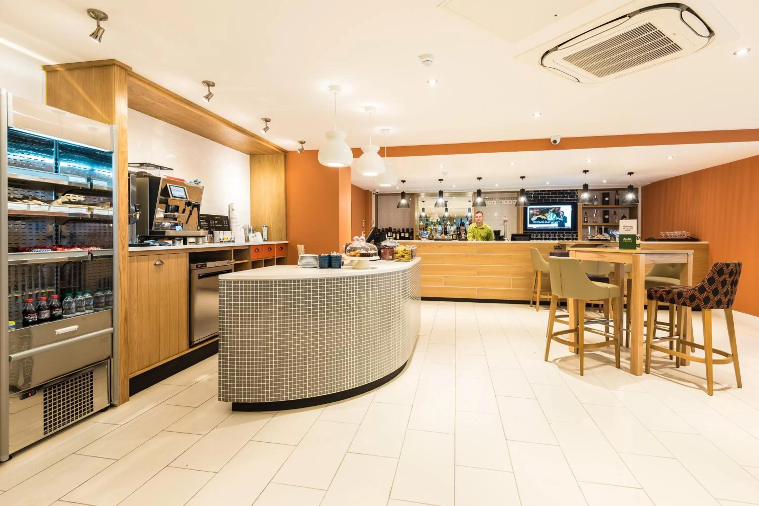 Lounge or bar in Holiday Inn Lancaster by IHG