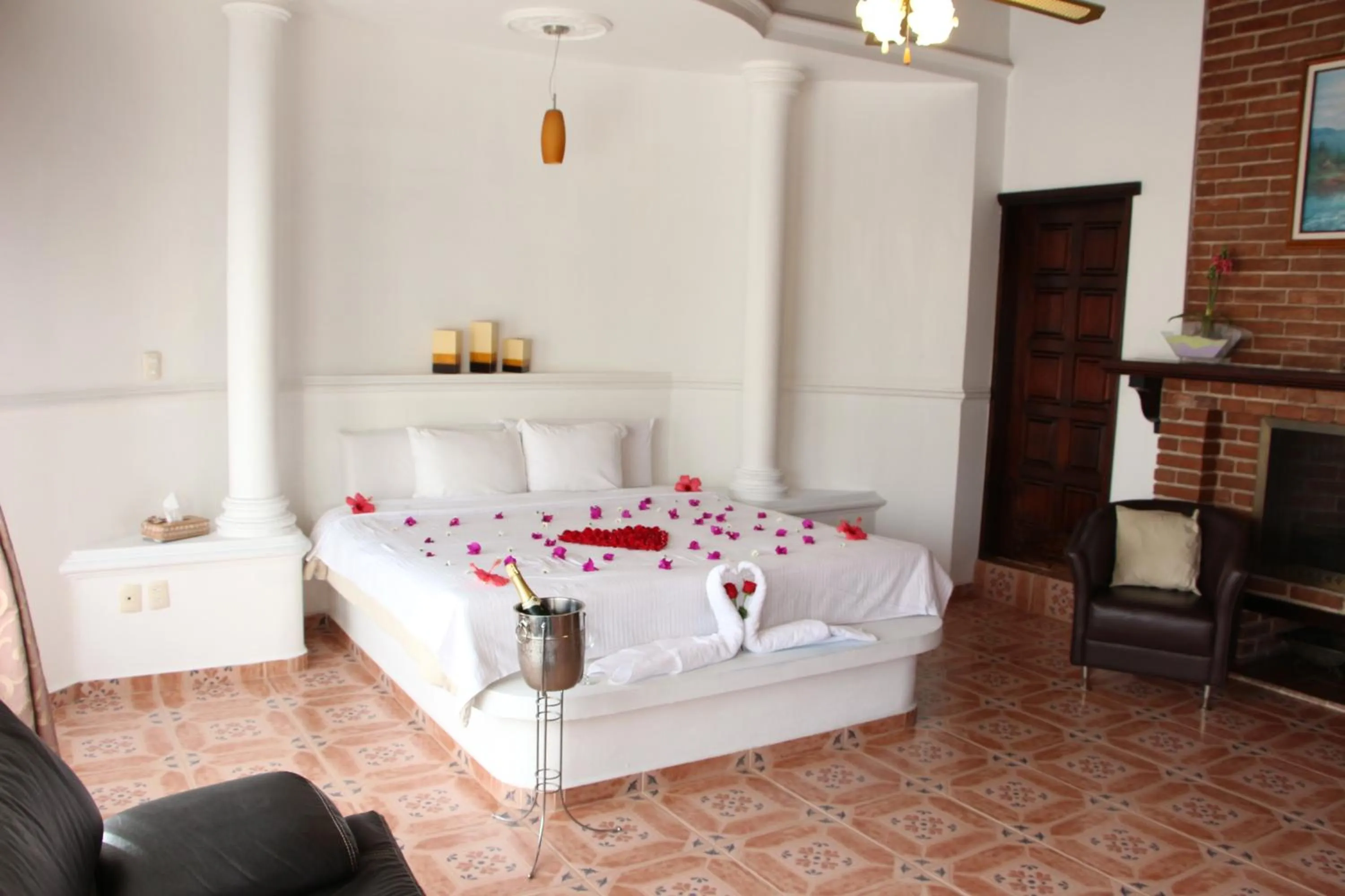 Photo of the whole room, Bed in La Capilla Hotel Boutique