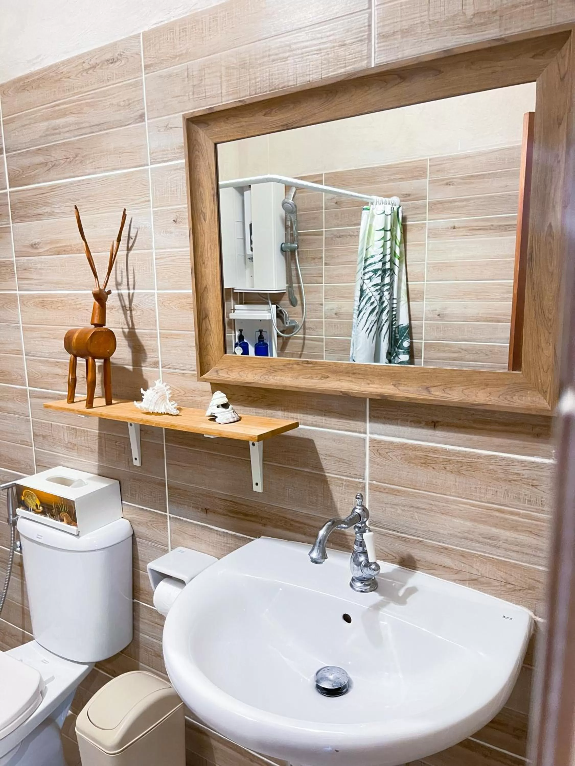 Shower in À La Koh Kood Resort