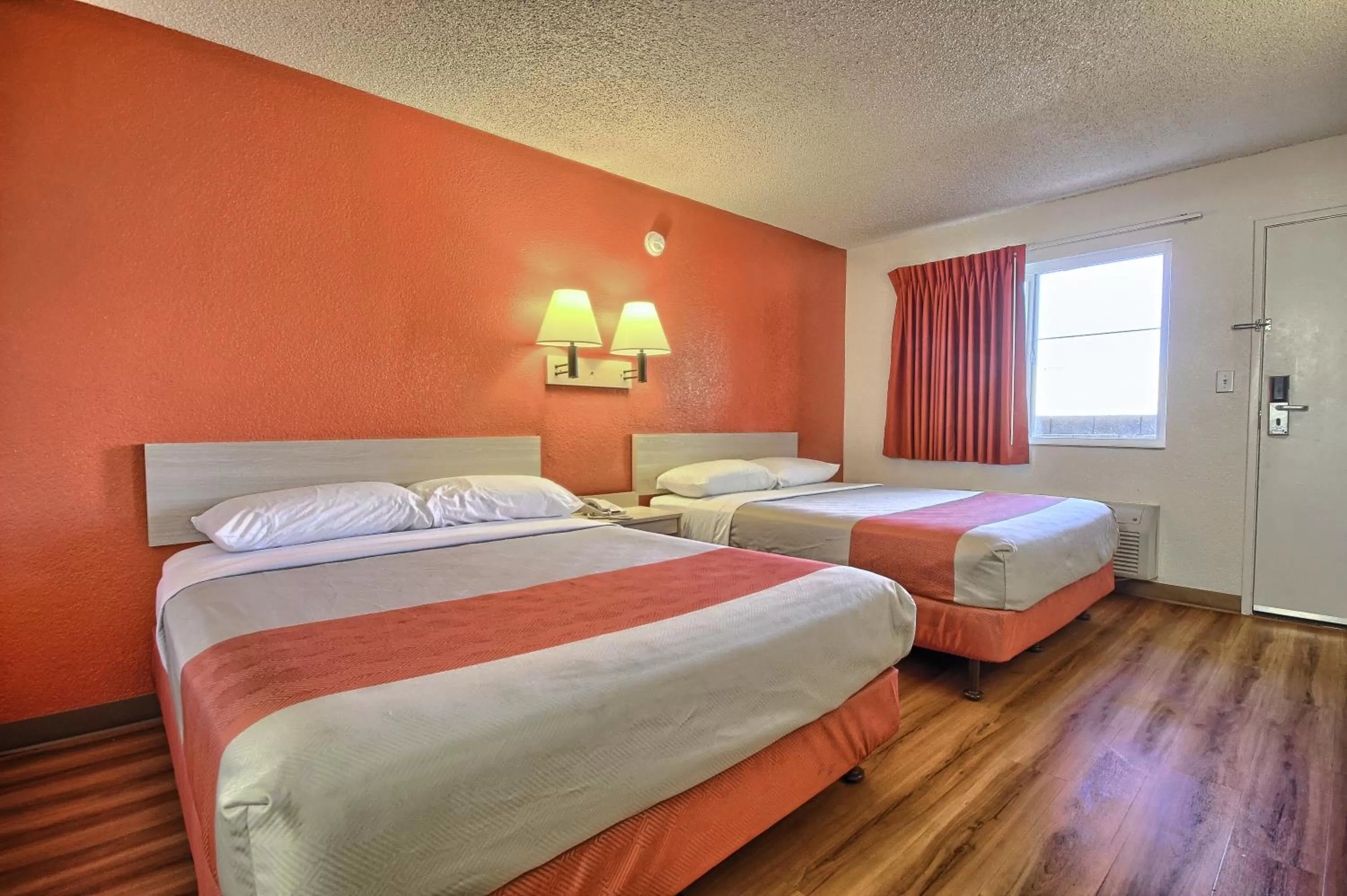 Bedroom in Motel 6-Fresno, CA - Blackstone South