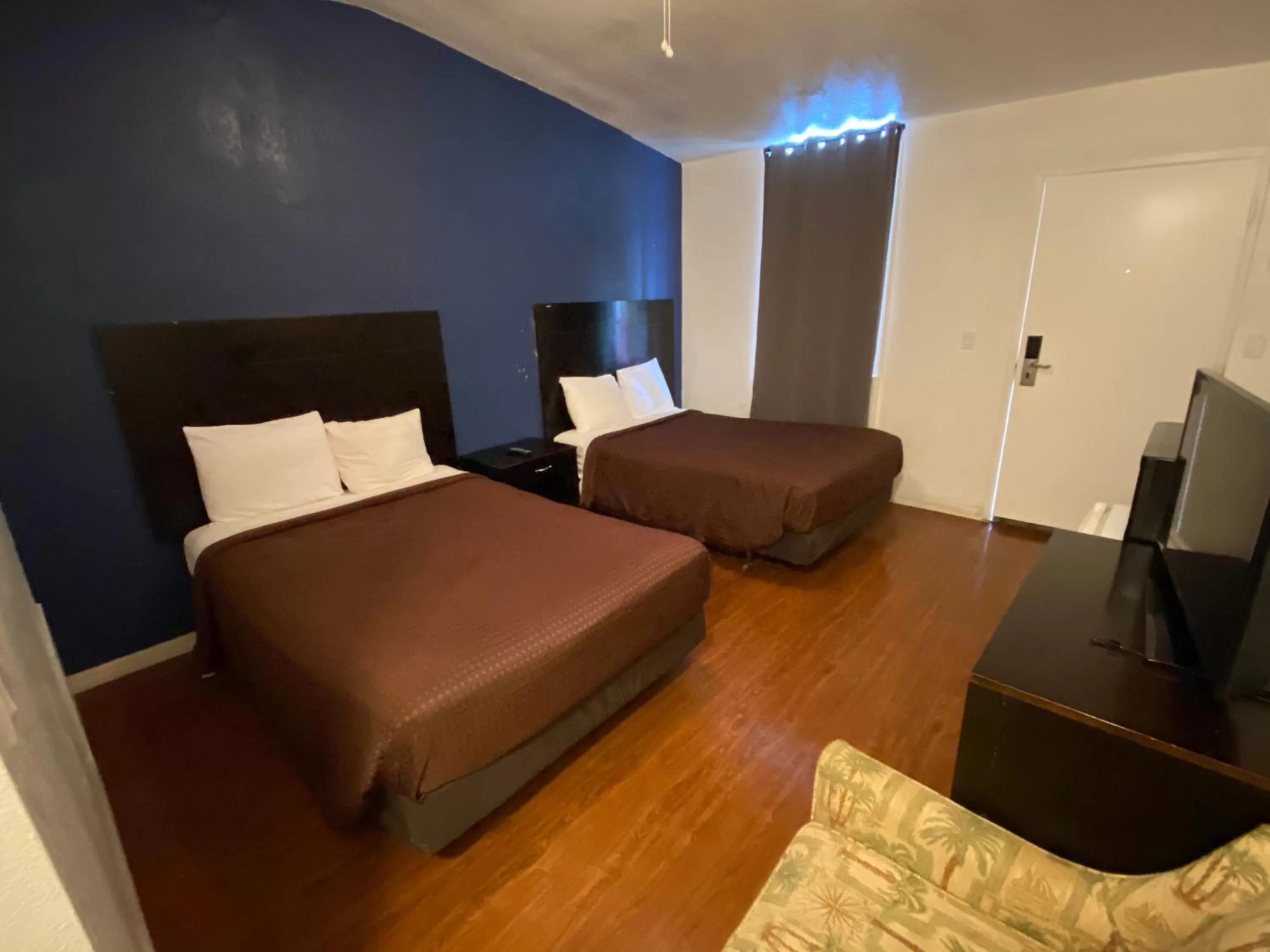 Photo of the whole room, Bed in Tarpon Inn