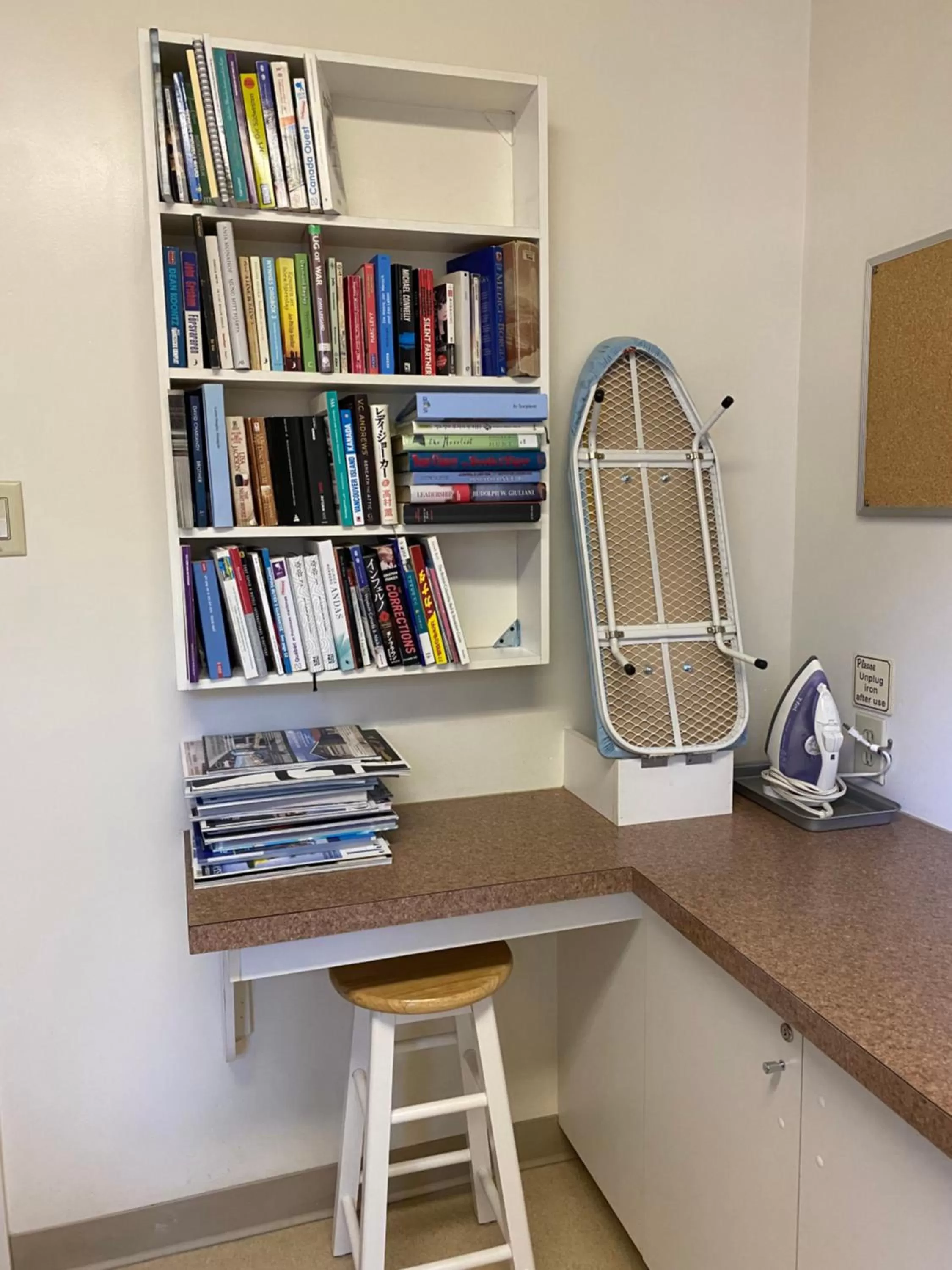 Library in Kingston Hotel