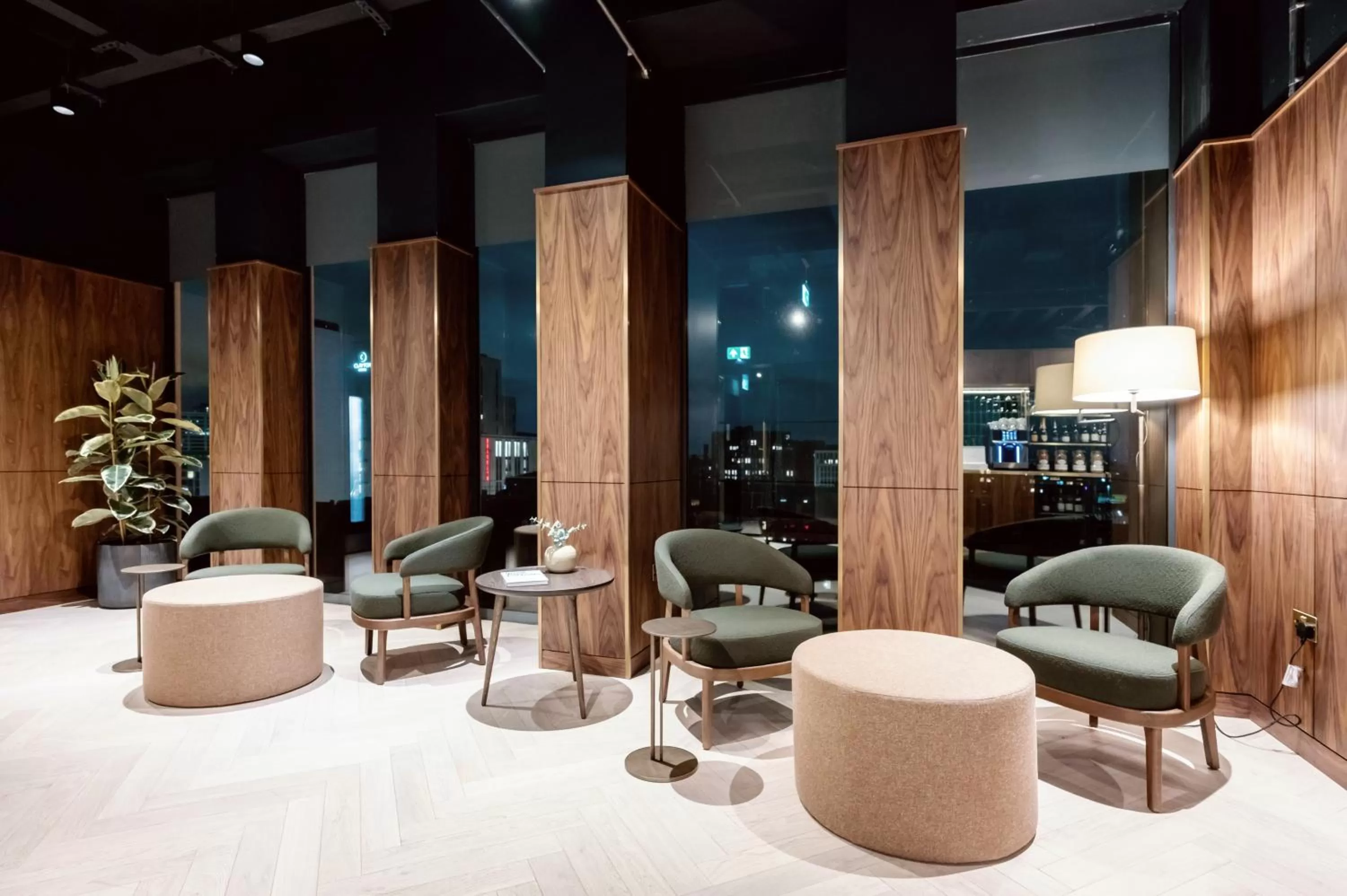 Dining area in Wilde Aparthotels Manchester City Centre