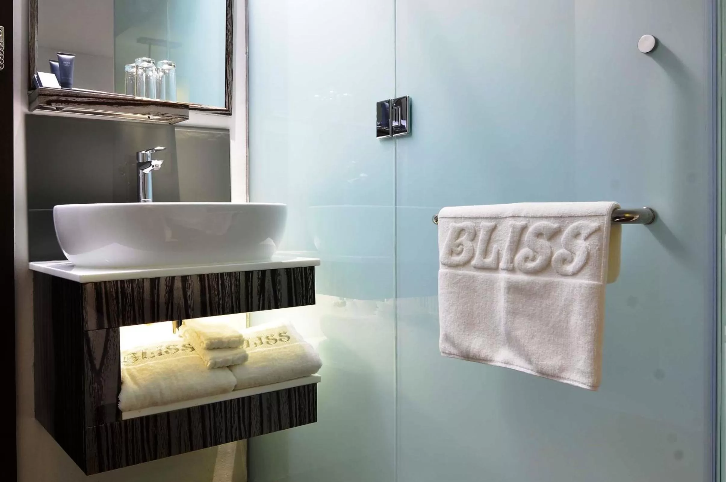 Bathroom in Bliss Hotel Singapore