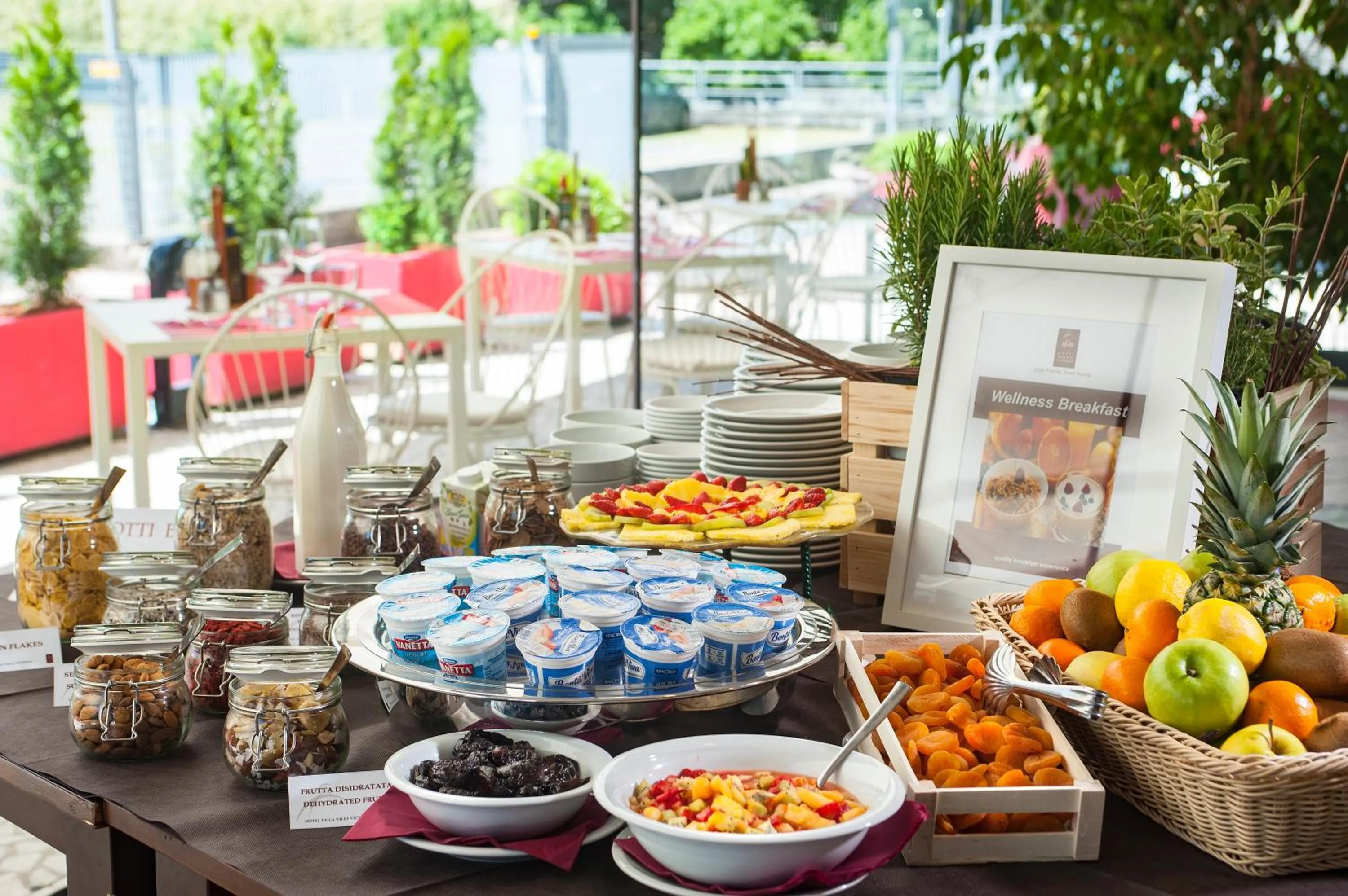 Restaurant/places to eat in SHG Hotel De La Ville