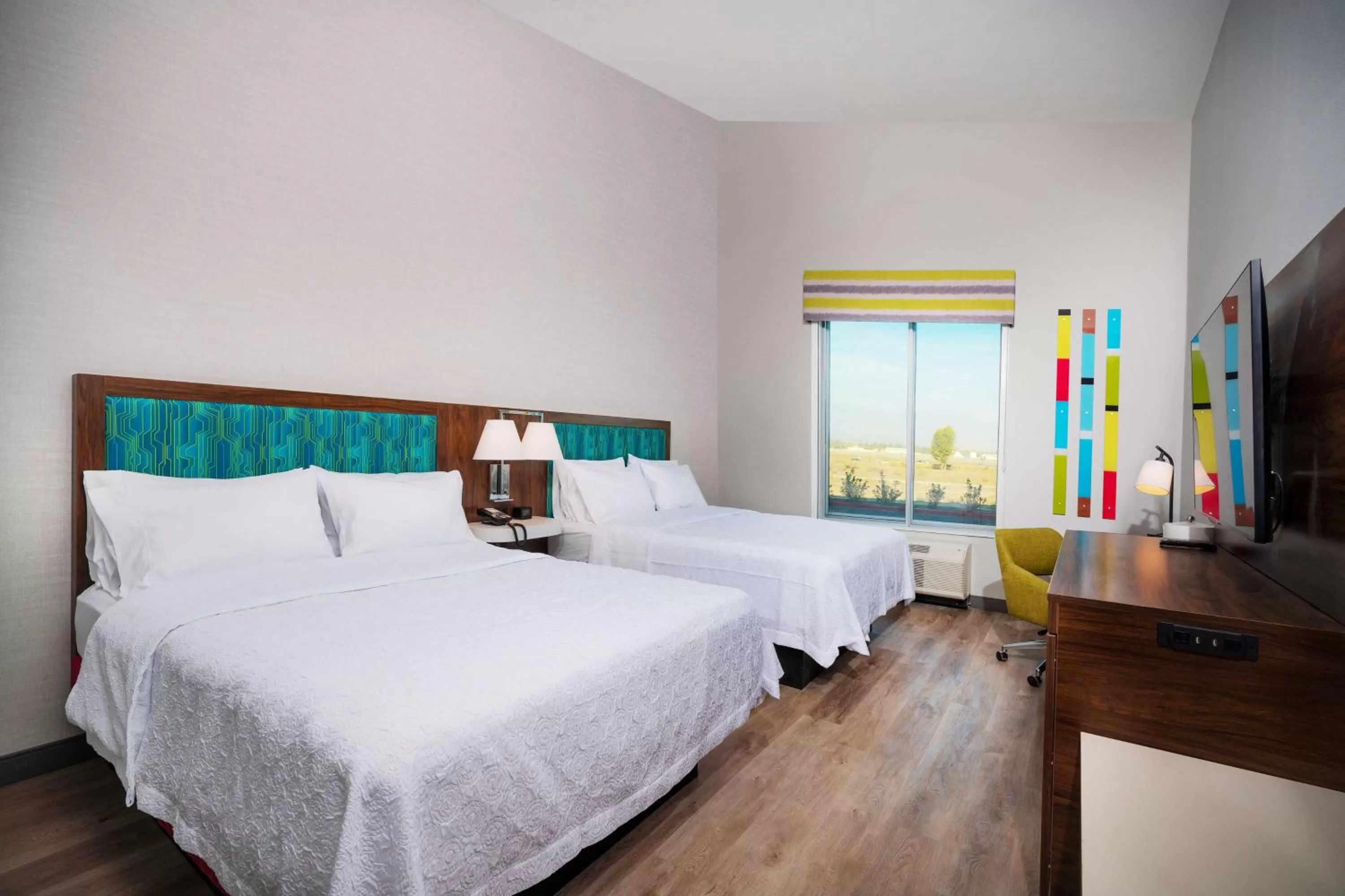 Bedroom, Bed in Hampton Inn Riverside March Air Force Base, Ca