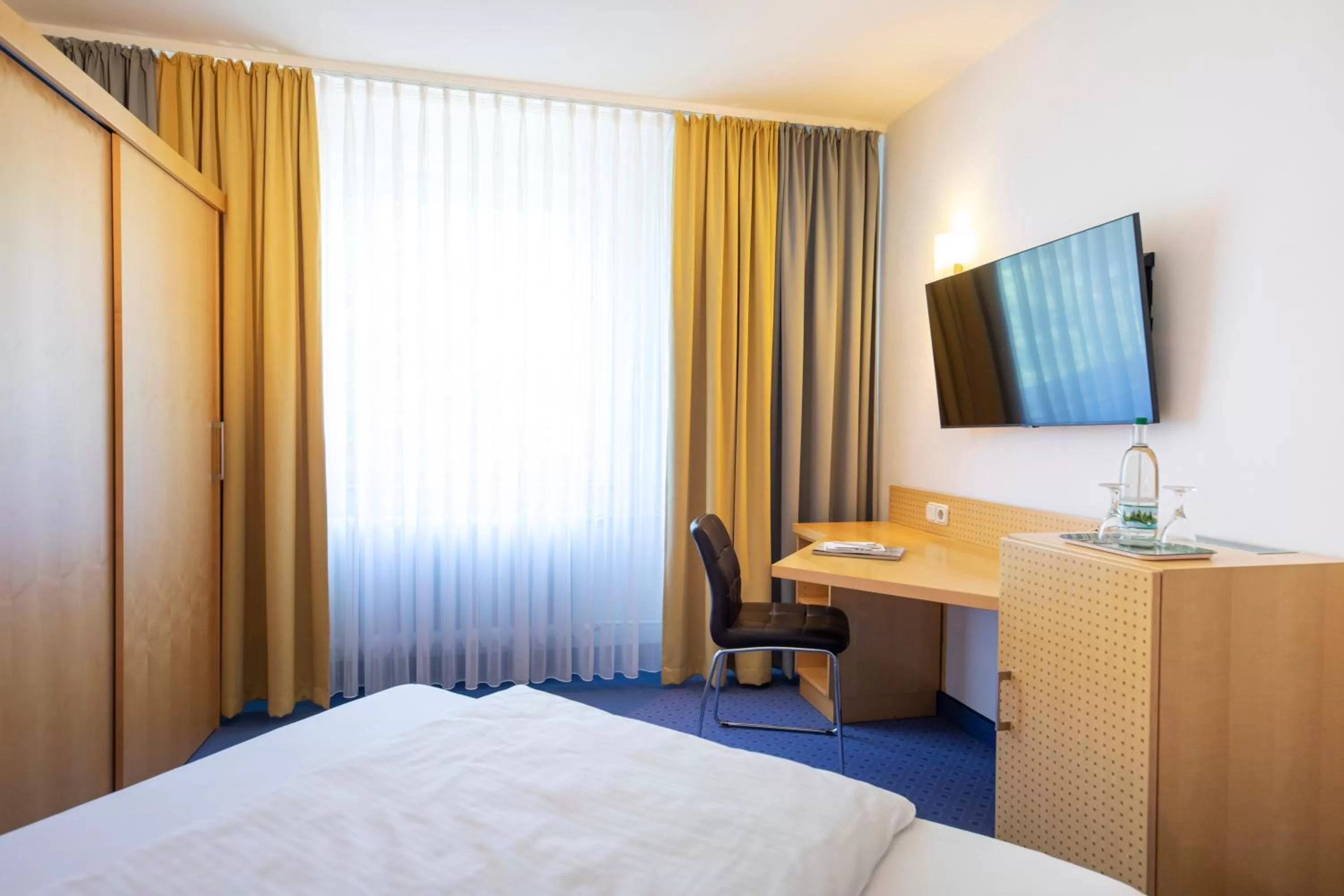 Photo of the whole room, Bed in ACHAT Hotel Suhl