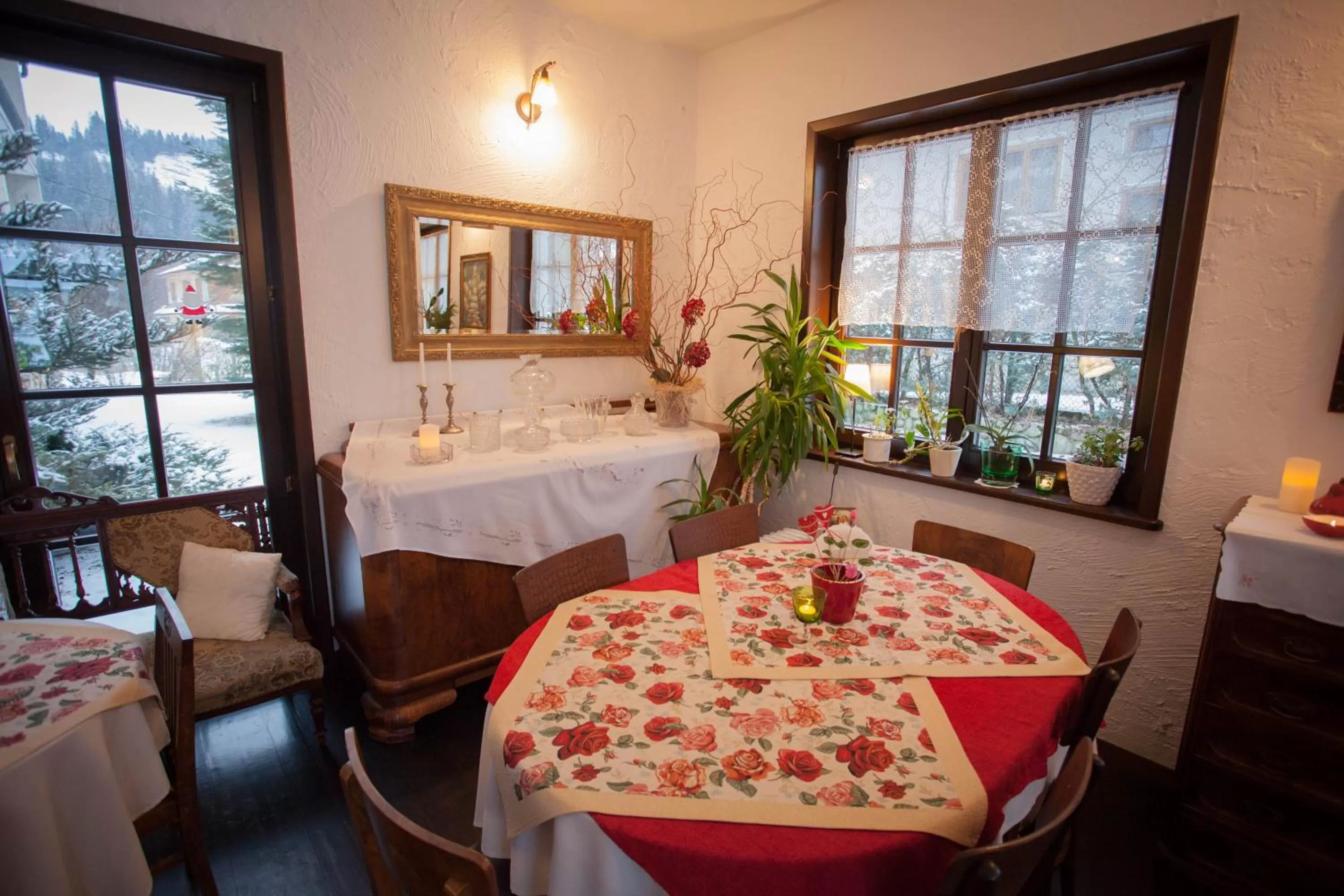 Living room, Restaurant/Places to Eat in Gościniec i Herbaciarnia Pod Złotą Łyżwą