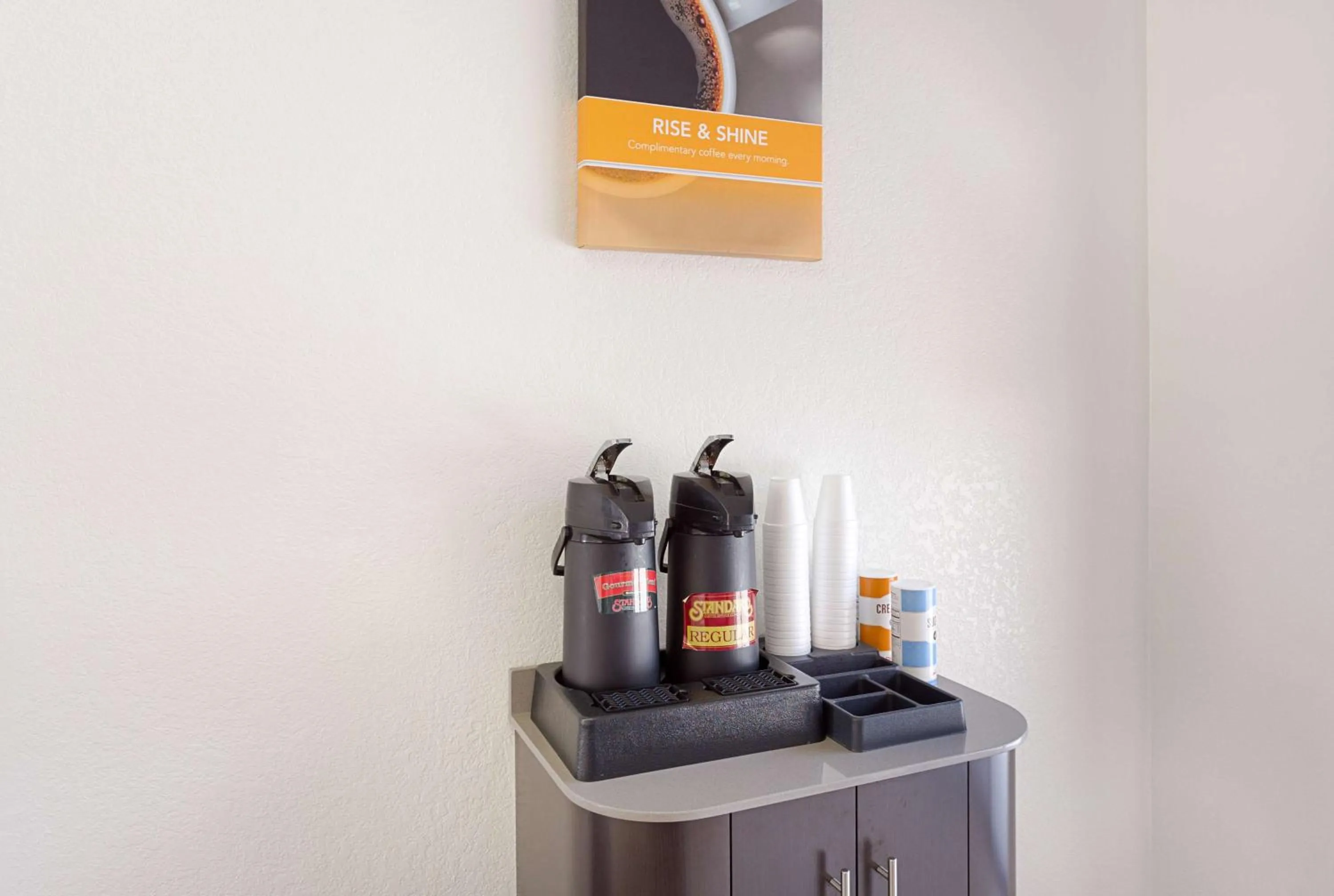 Coffee/tea facilities in Motel 6 Baton Rouge Southeast