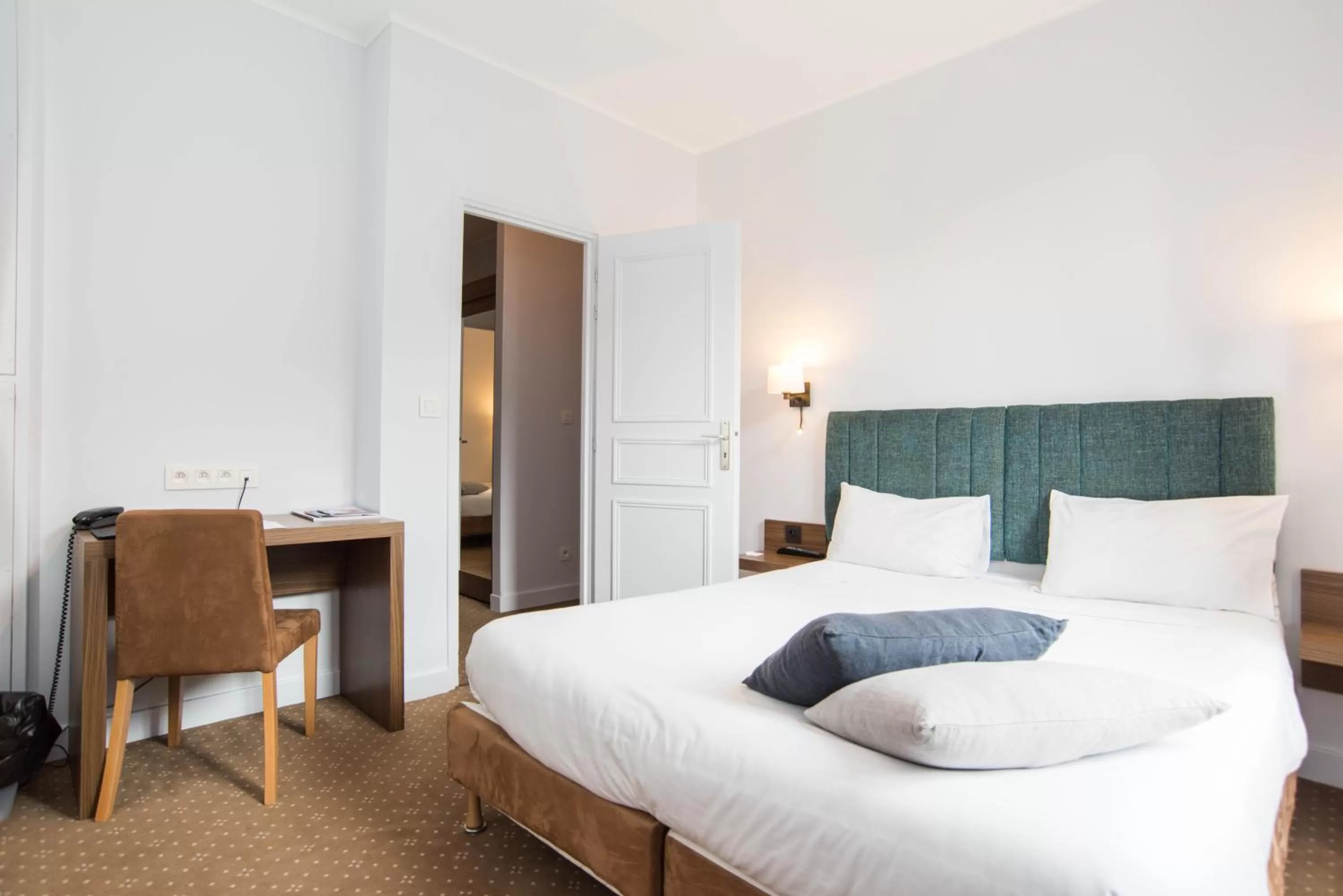 Bed in Hotel Les Lanchers