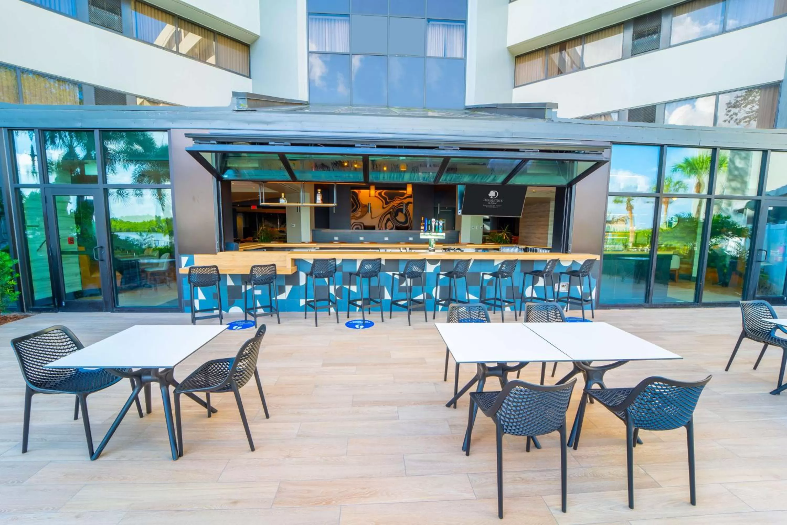 Restaurant/places to eat in DoubleTree by Hilton Tampa Rocky Point Waterfront