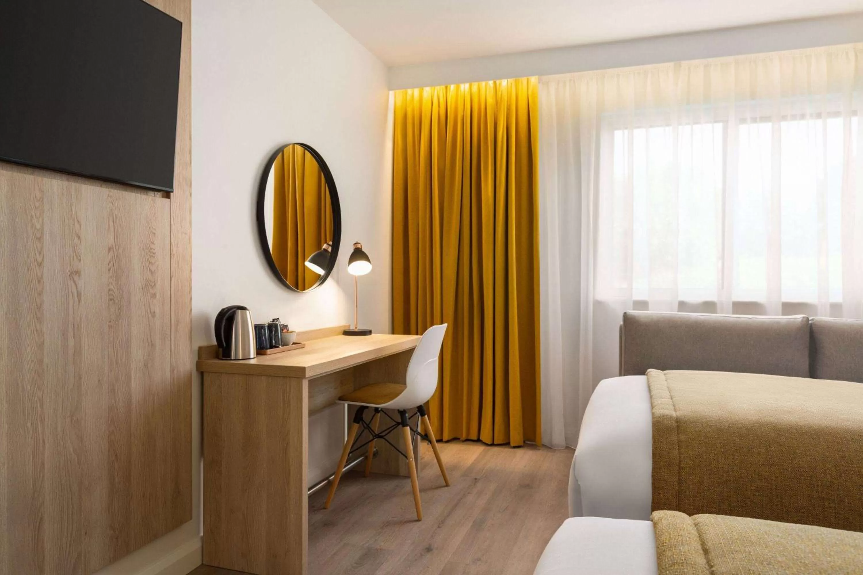 TV and multimedia in Super 8 by Wyndham Chester East