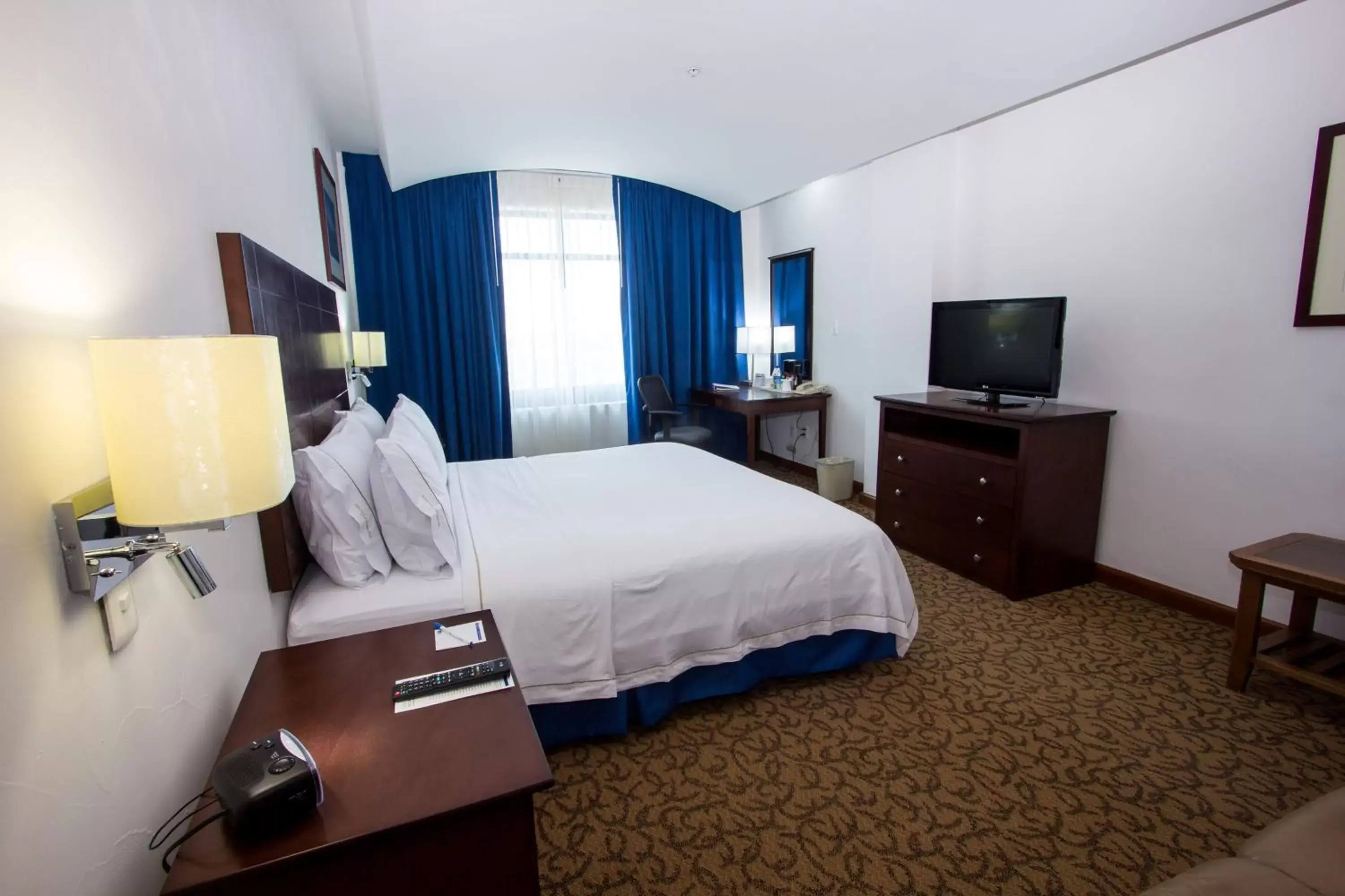Standard King Room with City View in Holiday Inn Express Nuevo Laredo by IHG Standard King Room with City View in Holiday Inn Express Nuevo Laredo by IHG