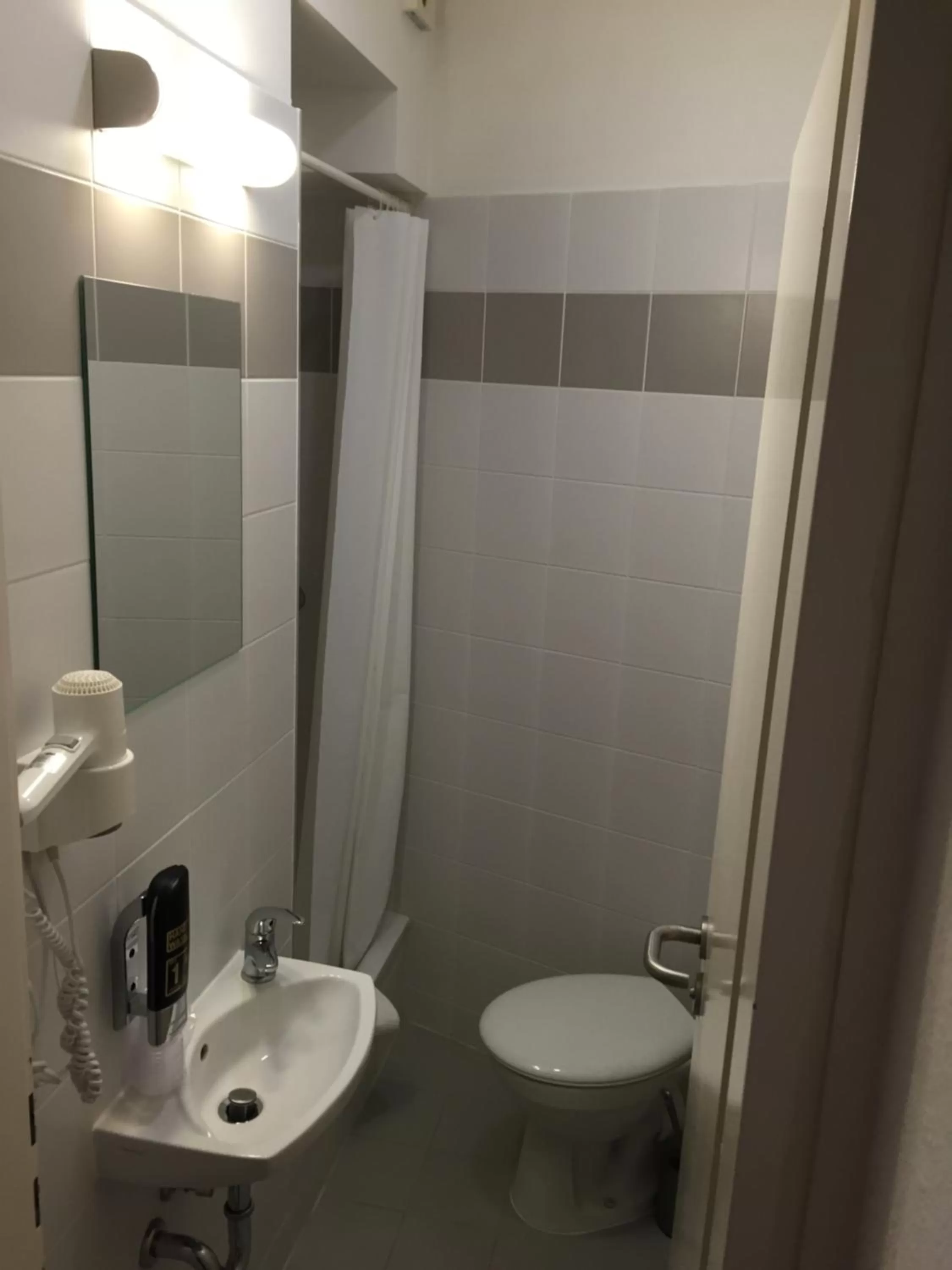 Bathroom in Upper Room Hotel Kurfürstendamm