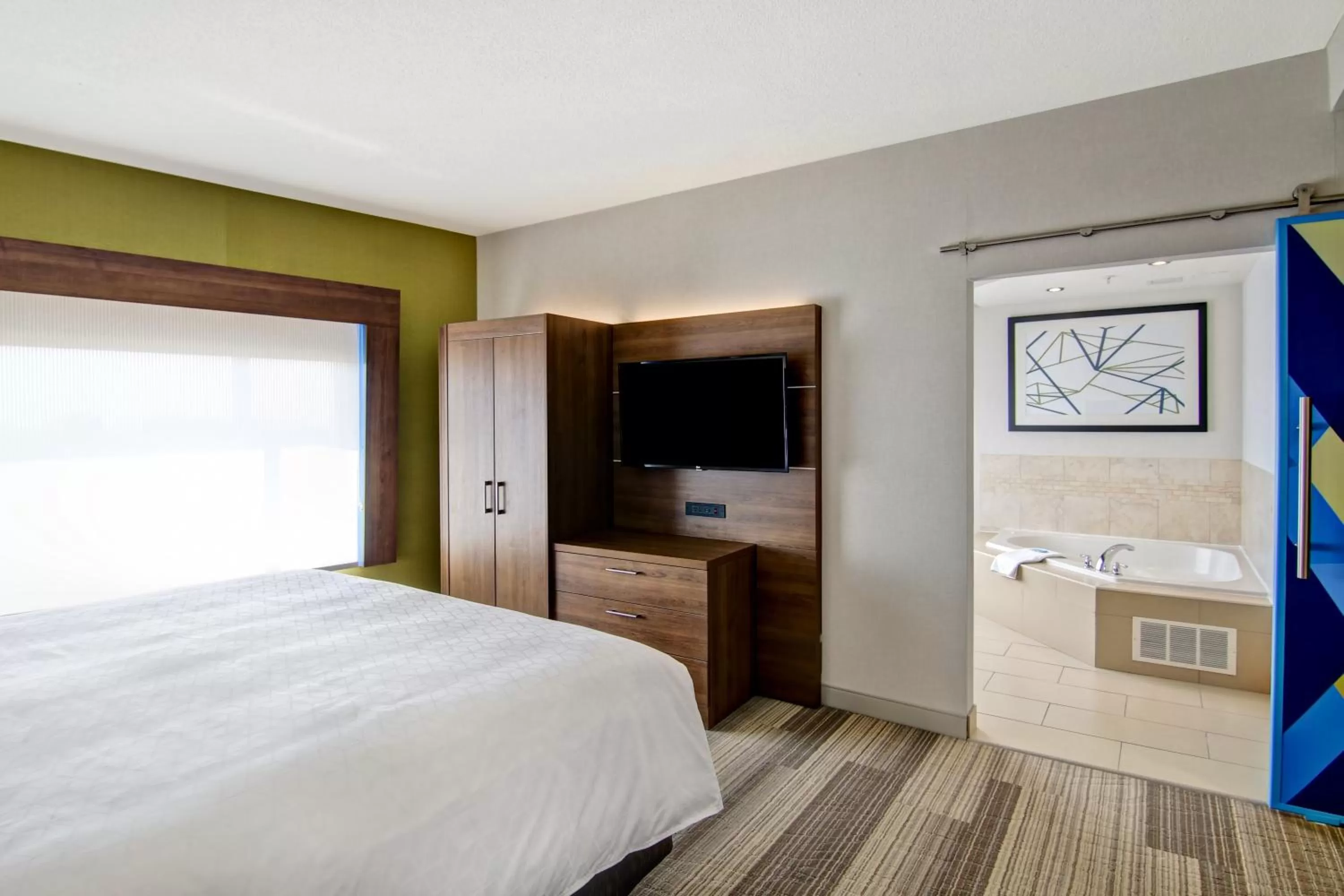 Photo of the whole room, Bed in Holiday Inn Express Hotel & Suites Toronto - Markham by IHG