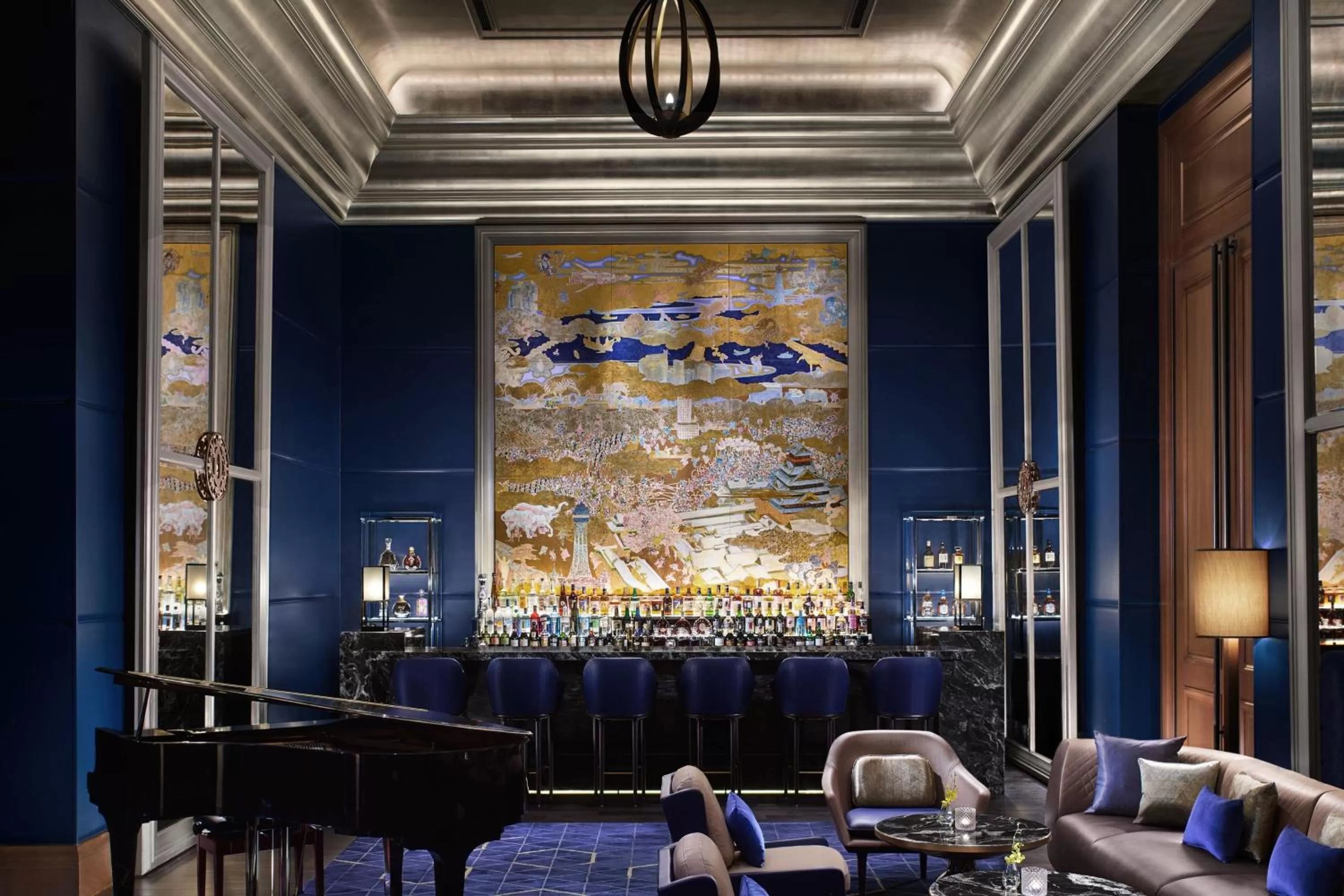 Lounge or bar in The St. Regis Osaka