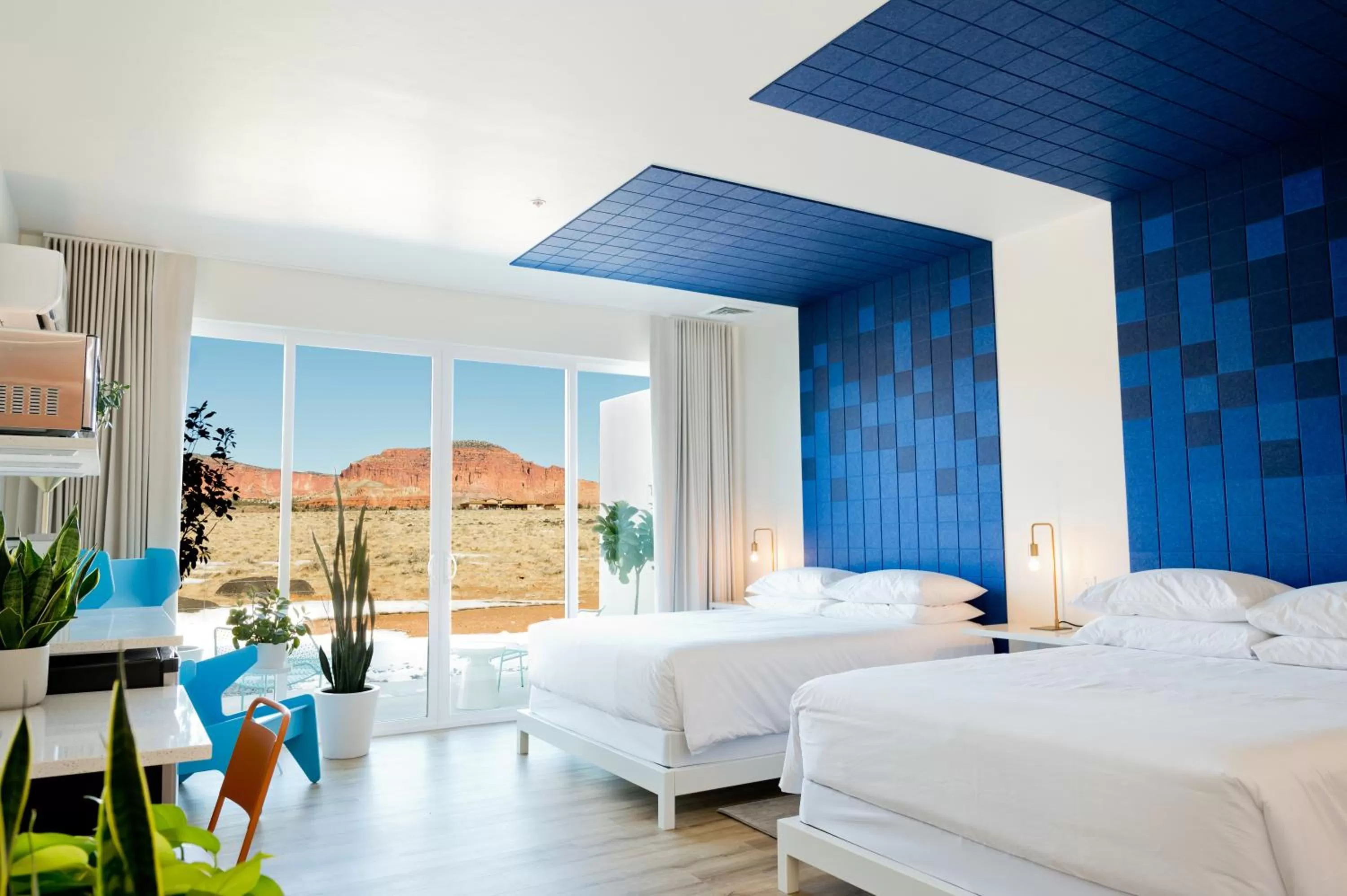 Patio, Bed in Skyview Hotel