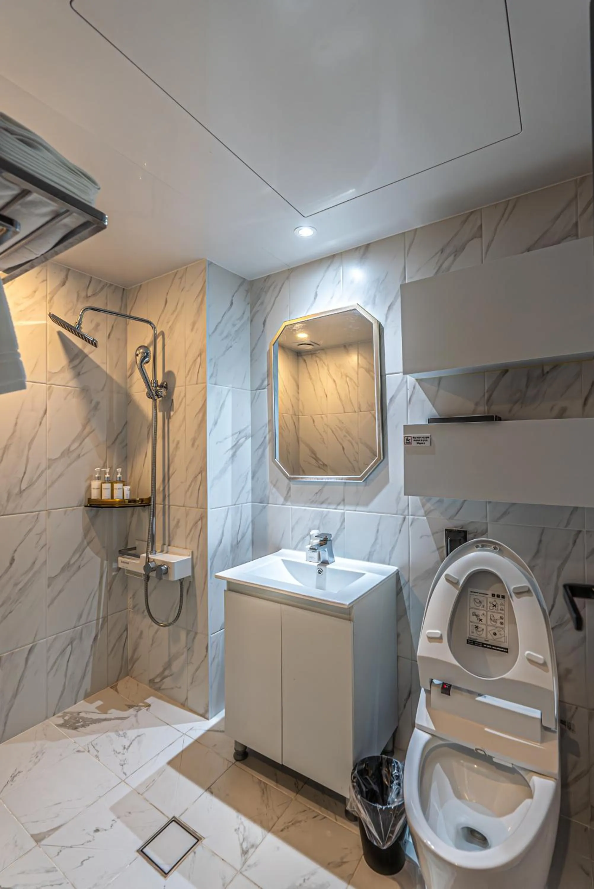 Toilet in Hotel The Grang Jungmun