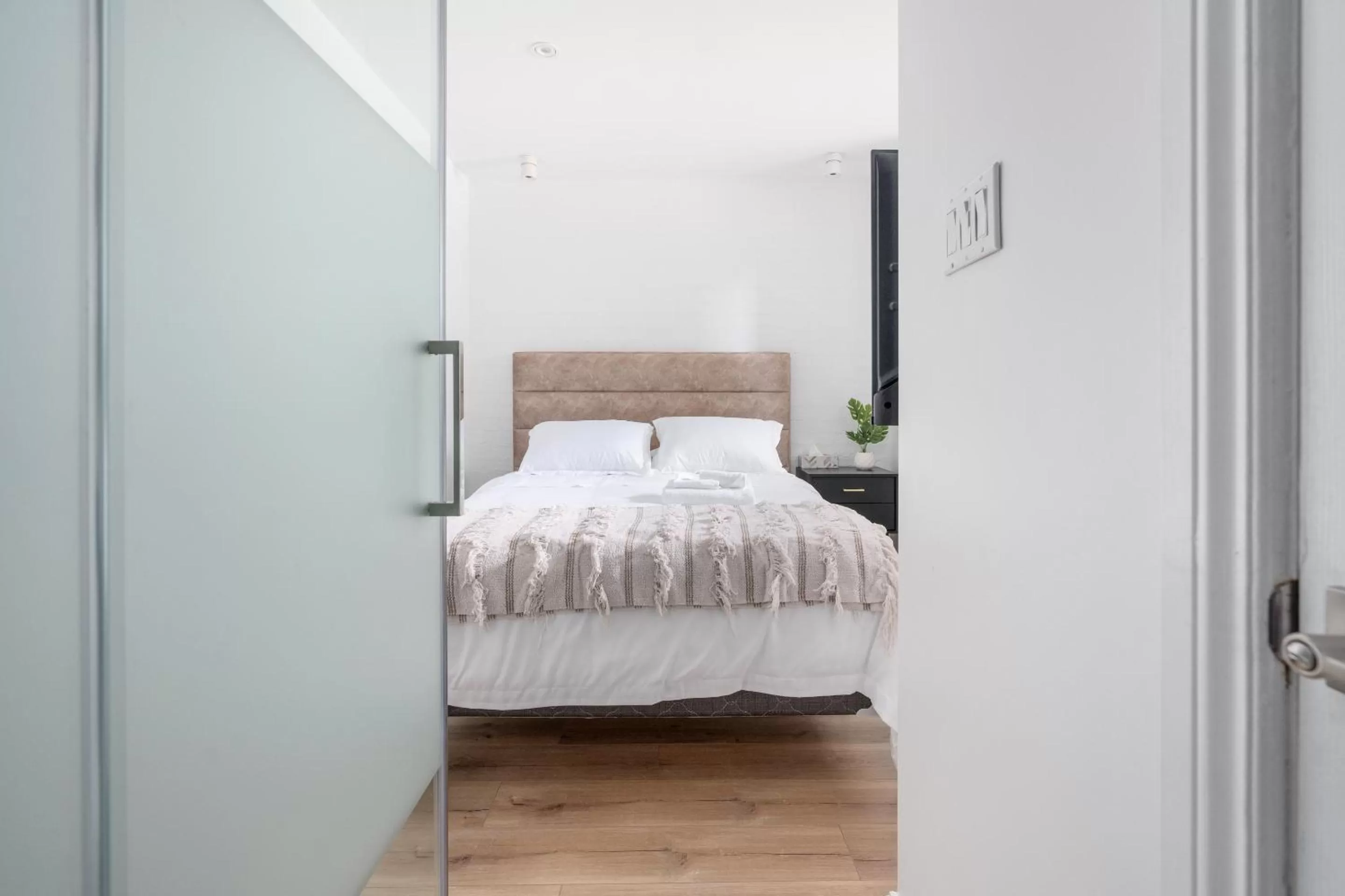 Bed in Le Penfield Par Nomade MTL