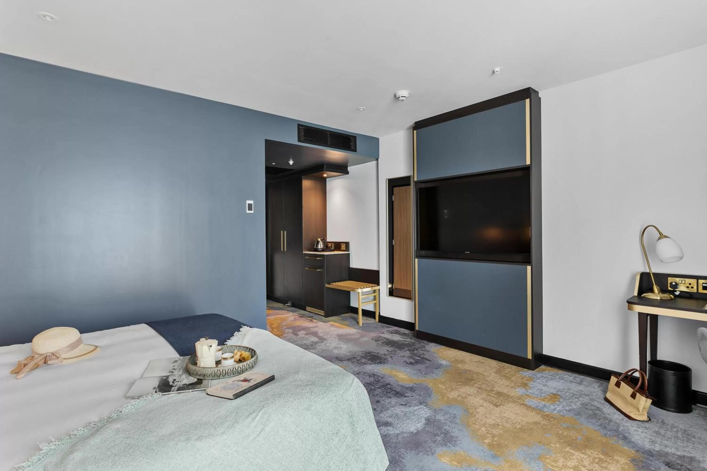 Property building, Bed in Mercure Paignton Hotel