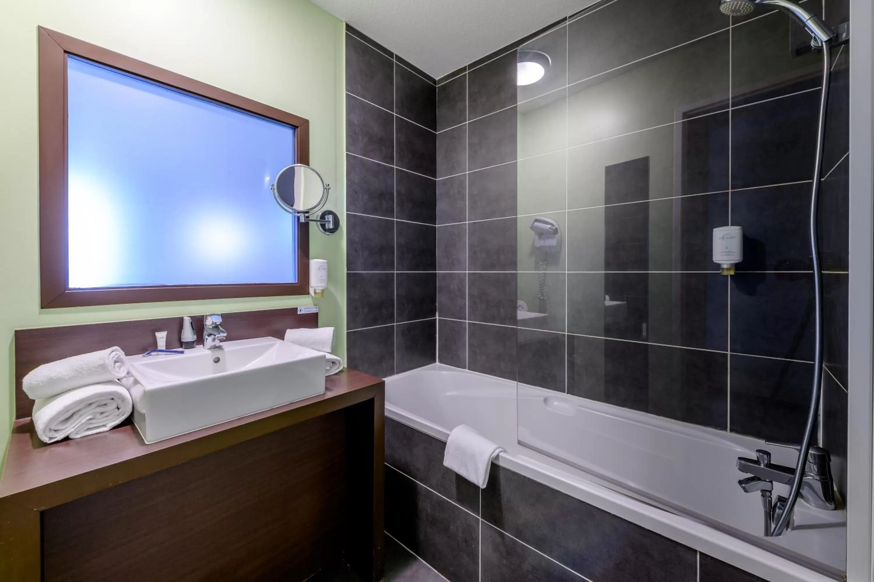 Bathroom in Comfort Aparthotel Bordeaux Begles Arena