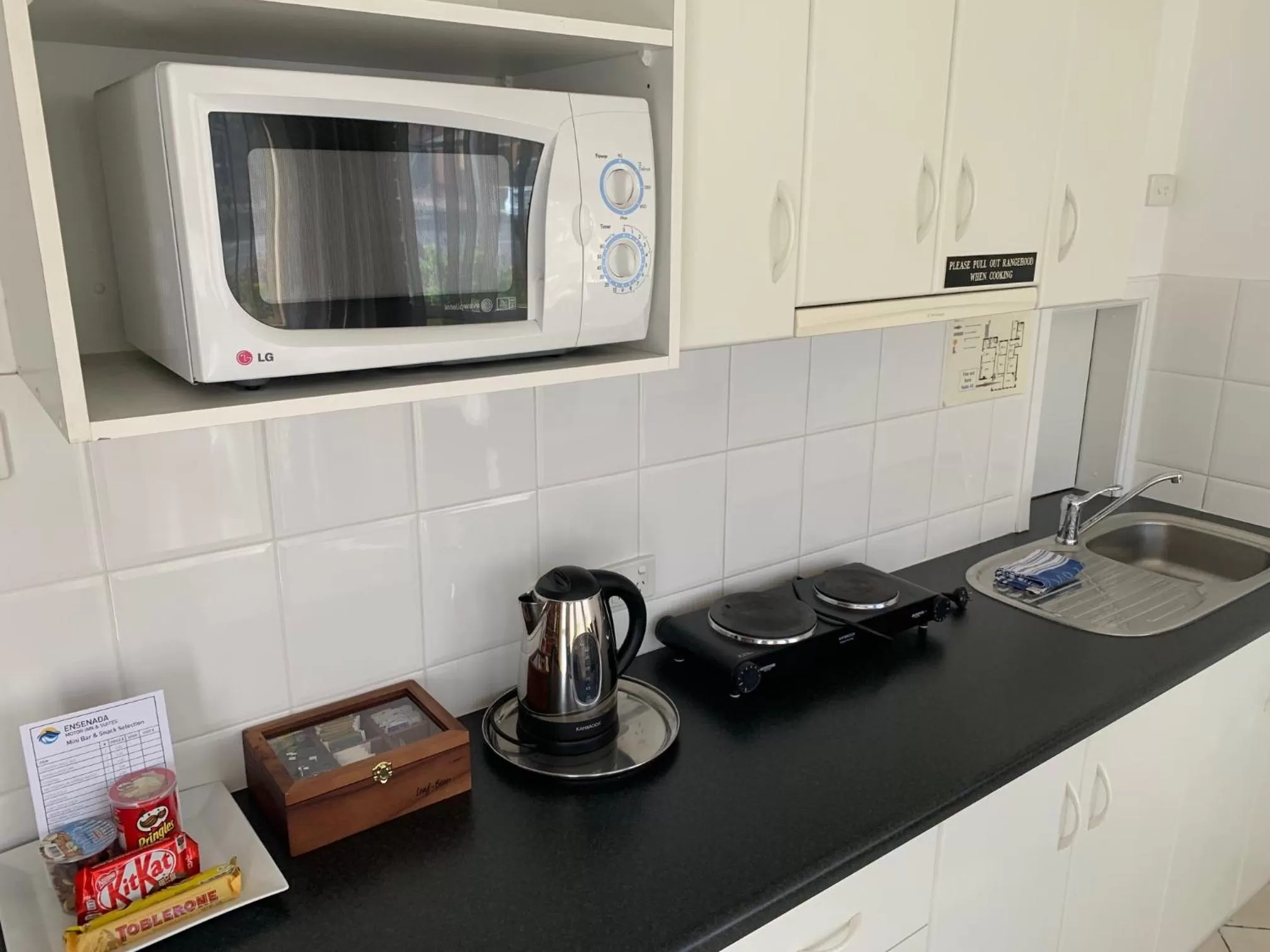 Coffee/tea facilities in Ensenada Motor Inn and Suites