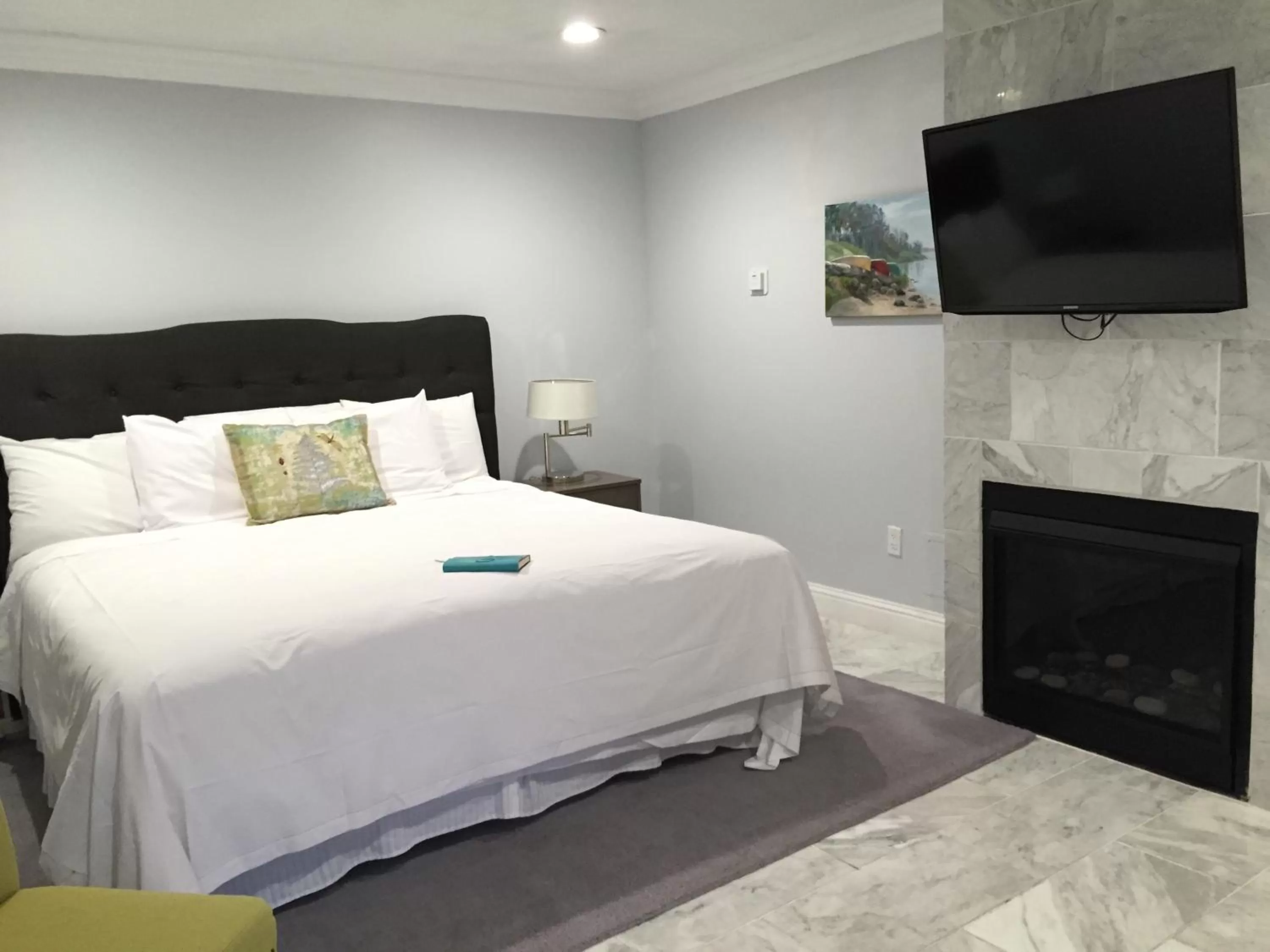 Bedroom, Bed in Beach Bungalow Inn and Suites