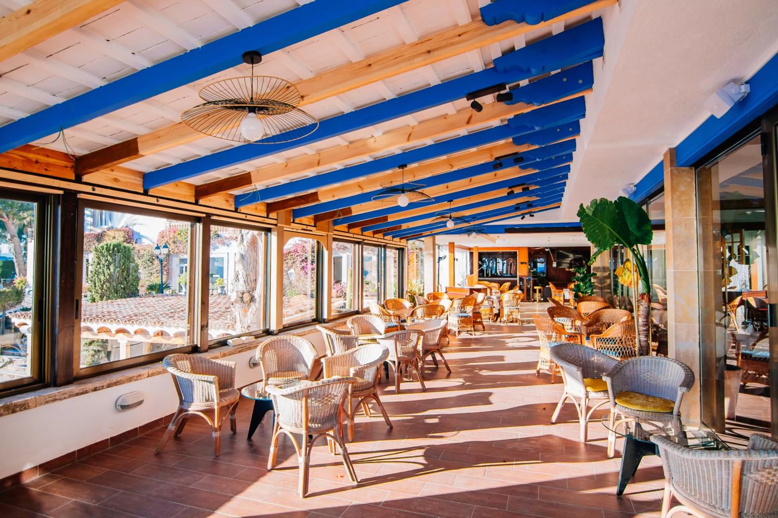 Lounge or bar in Hotel Roger de Flor by Seleqtta