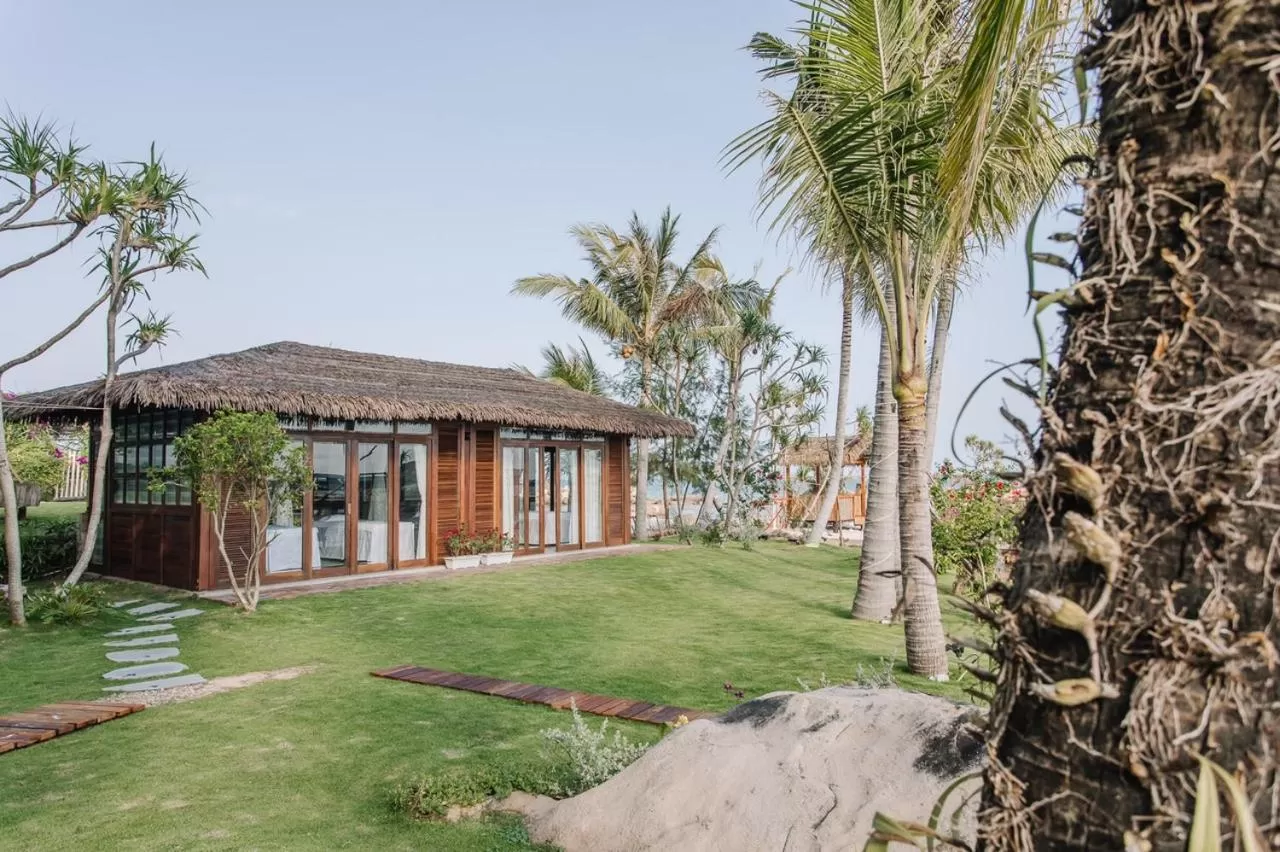 Property building in Rocks Beach Boutique